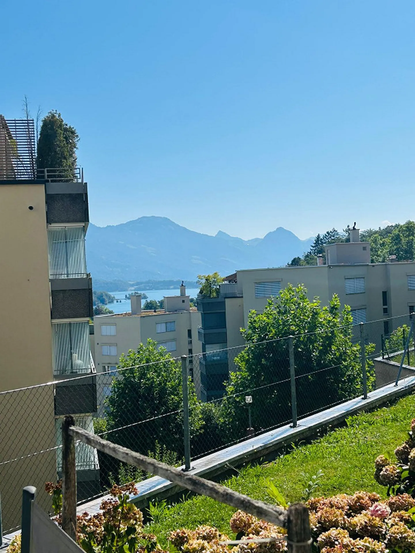 Bright 3.5-room apartment with lake view and forest edge location in Lucerne - Photo 9 of 11