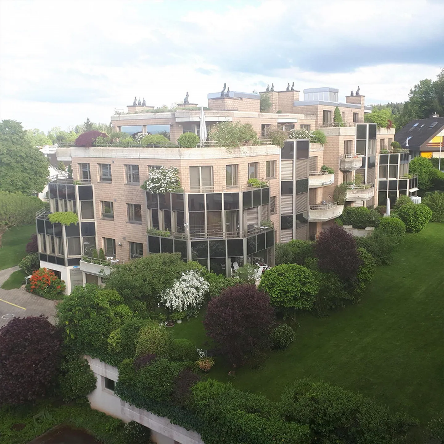 Ampio e luminoso appartamento di 3,5 stanze con vista lago - Foto 1 di 12
