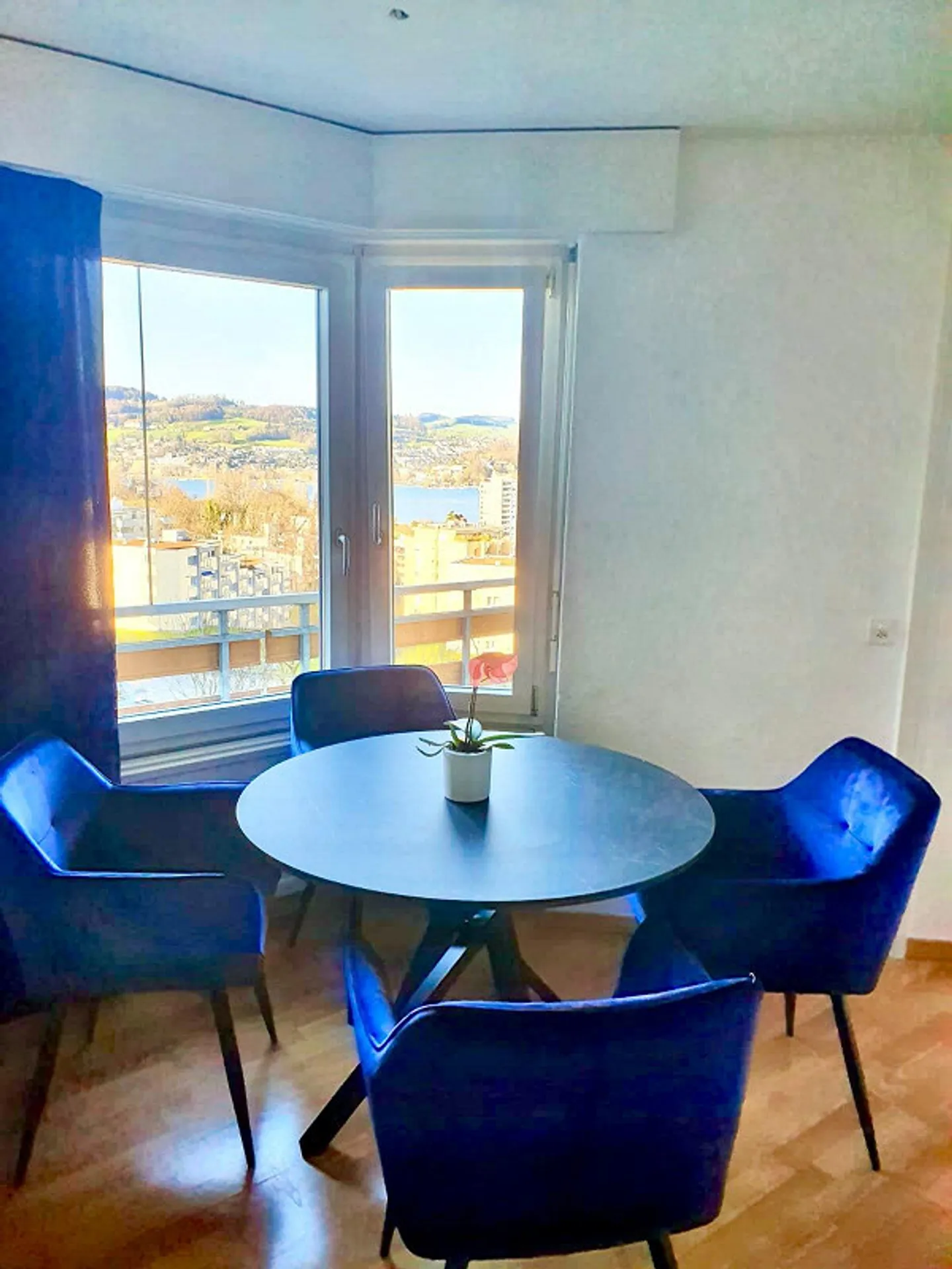 Bright 3.5-room apartment with lake view and forest edge location in Lucerne - Photo 11 of 11