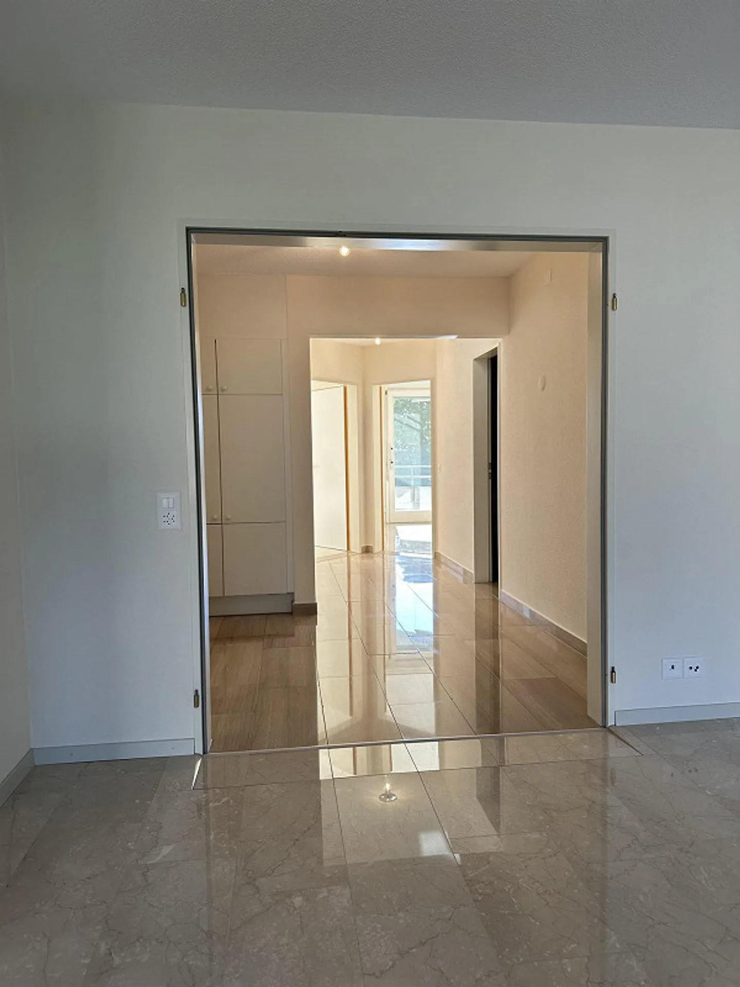 Ampio e luminoso appartamento di 3,5 stanze con vista lago - Foto 10 di 12