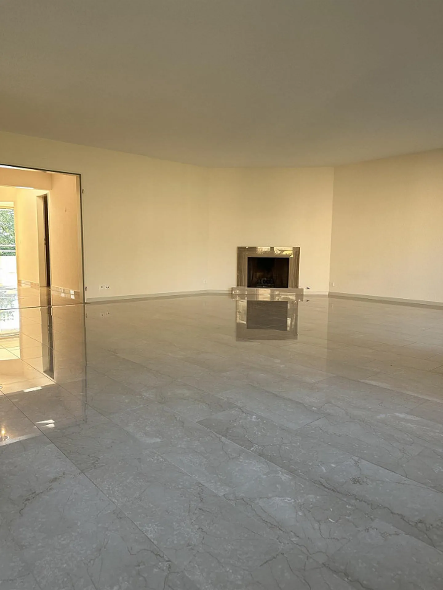 Ampio e luminoso appartamento di 3,5 stanze con vista lago - Foto 5 di 12