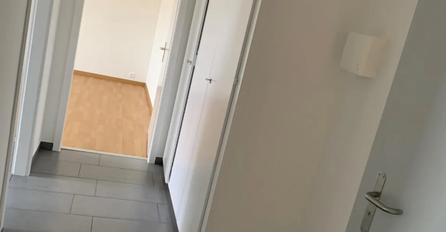 Sehr schöne 3-Zimmer-Wohnung mit Balkon in Hauterive NE - Foto 2 von 7