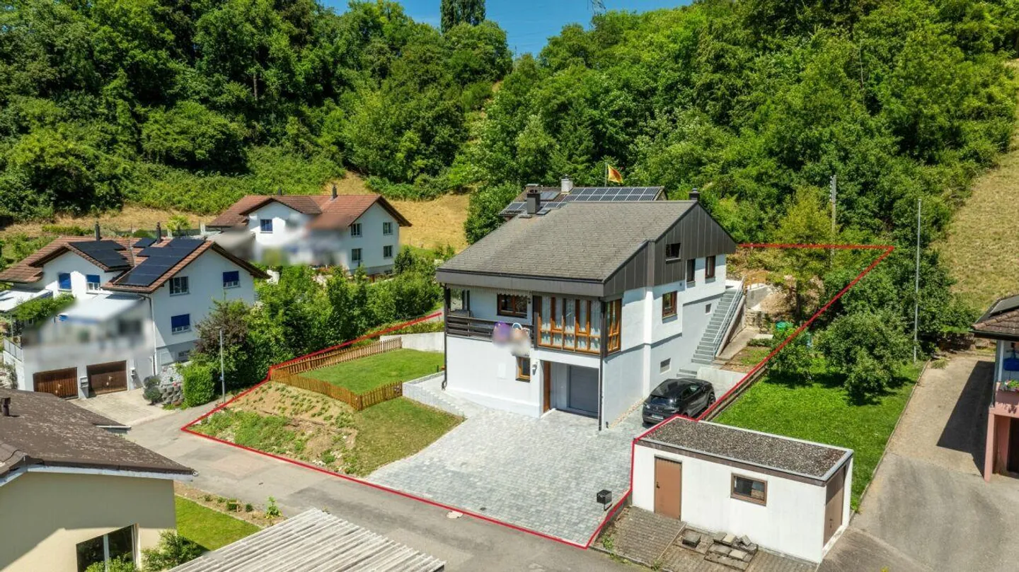 Renoviertes Einfamilienhaus mit Garten - Foto 1 von 13