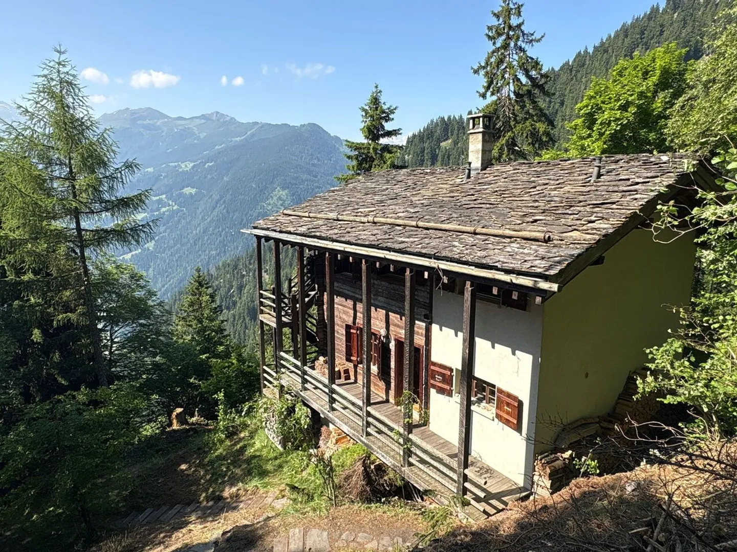 «6-ZIMMER-CHALET MITTEN IN DER NATUR - RUHIGE LAGE / BLICK VON OBEN» - Foto 2 von 30