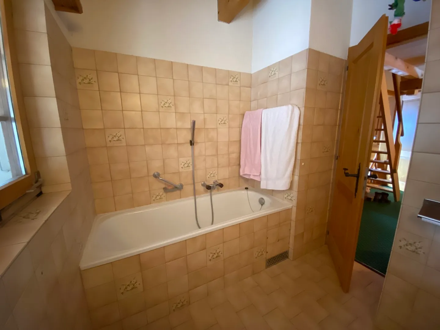 «6-ZIMMER-CHALET MITTEN IN DER NATUR - RUHIGE LAGE / BLICK VON OBEN» - Foto 26 von 30