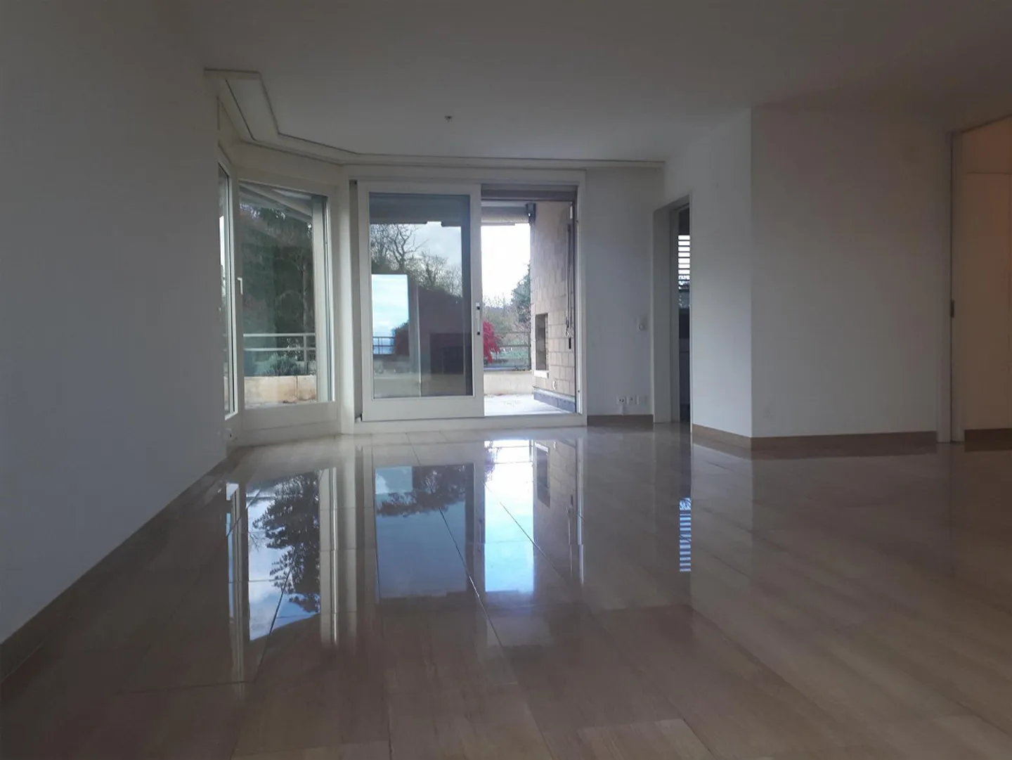 Sonnige 3.5-Zimmerwohnung mit Aussicht - Foto 10 von 17