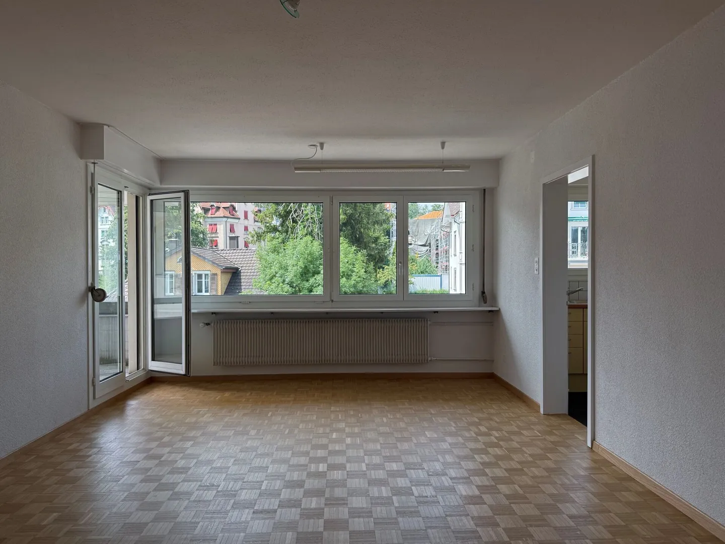 Central with a lot of charm - Your new home: convince yourself and take advantage of this unique opportunity - Photo 2 of 8
