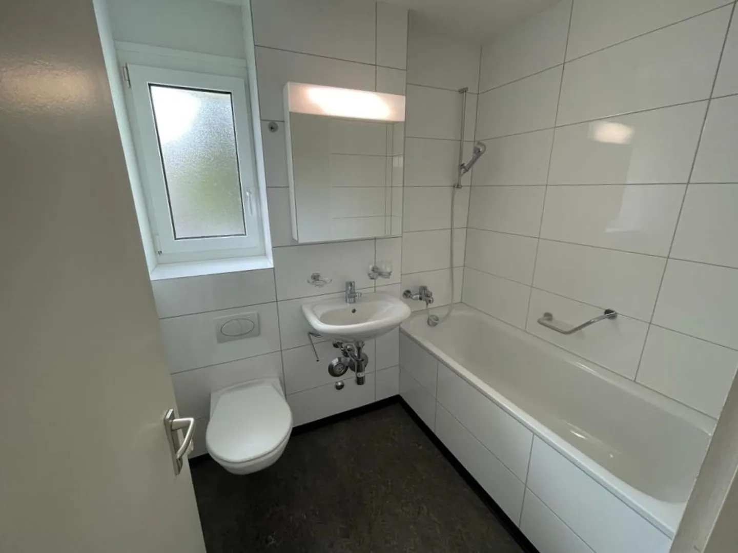 Central with a lot of charm - Your new home: convince yourself and take advantage of this unique opportunity - Photo 3 of 8