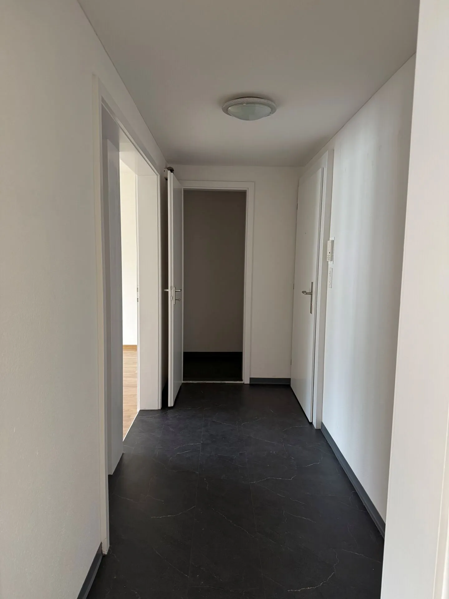 Central with a lot of charm - Your new home: convince yourself and take advantage of this unique opportunity - Photo 6 of 8