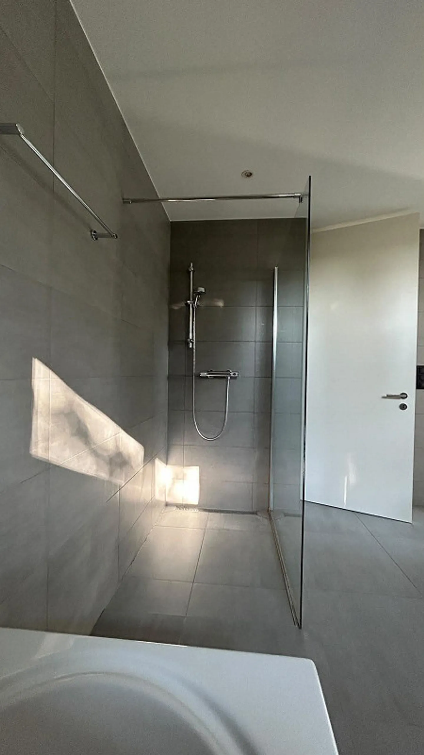 Appartement lumineux de 4,5 pièces au rez-de-chaussée avec terrasse - Photo 6 sur 12