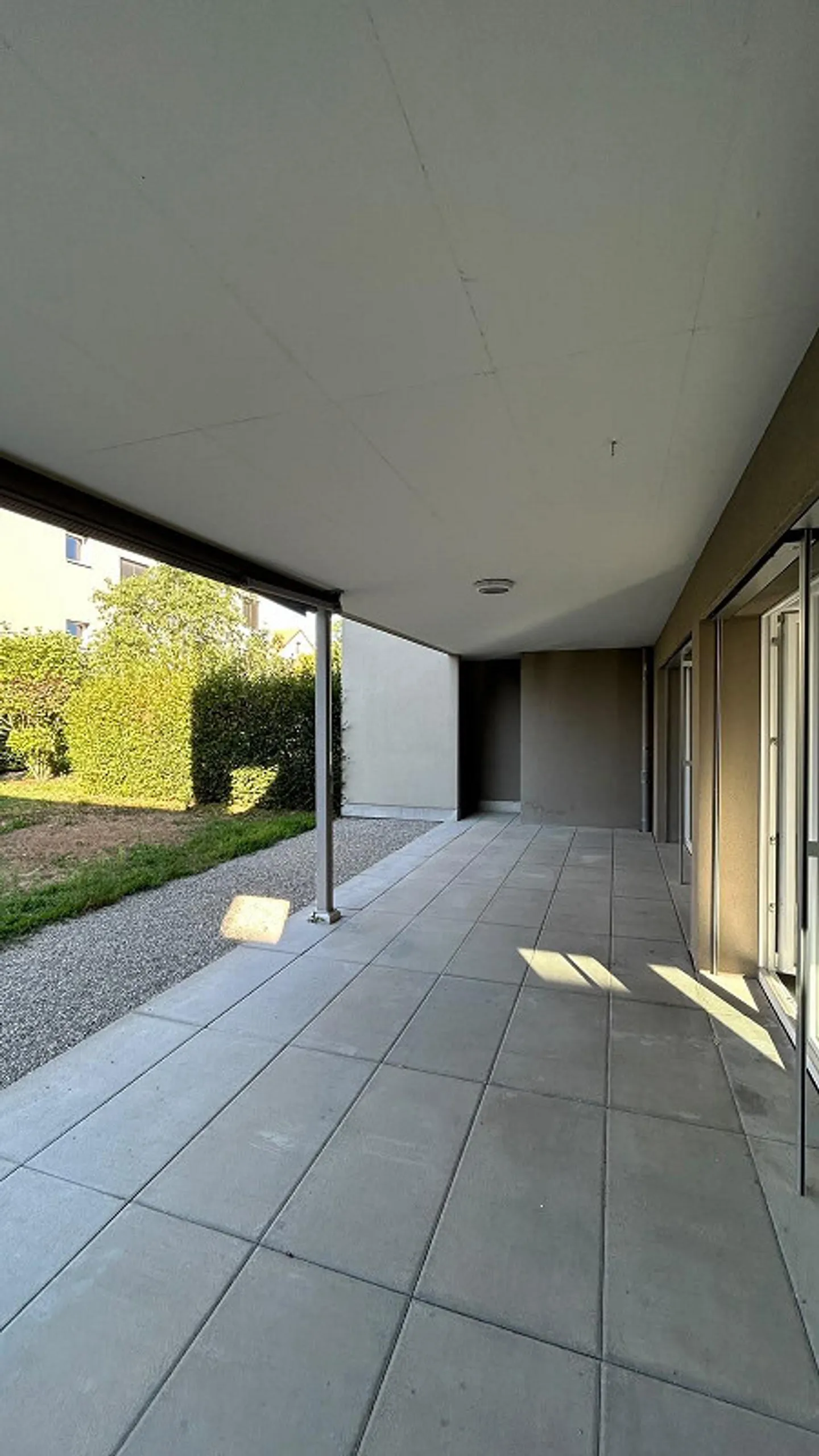 Appartement lumineux de 4,5 pièces au rez-de-chaussée avec terrasse - Photo 7 sur 12