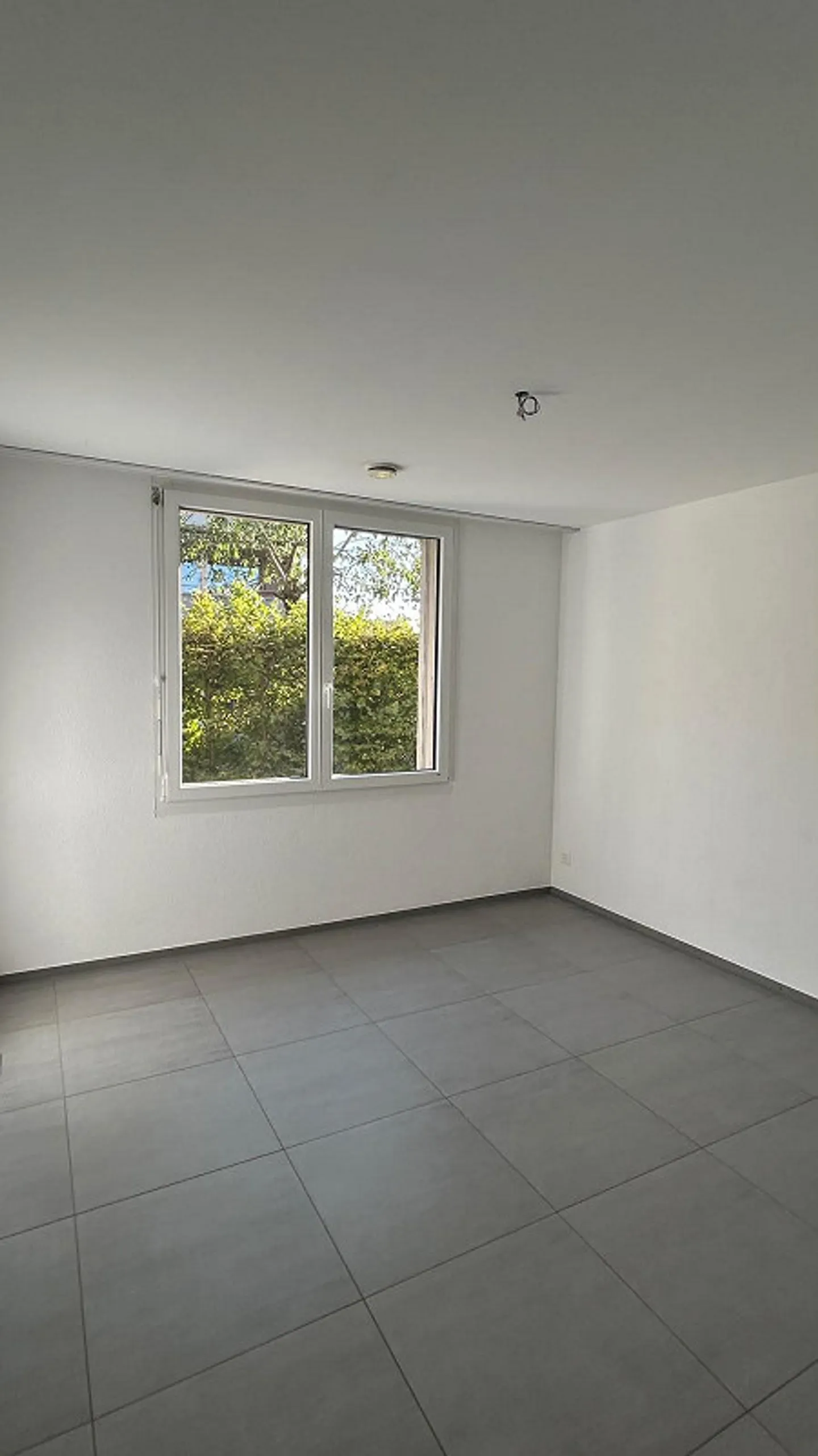 Appartement lumineux de 4,5 pièces au rez-de-chaussée avec terrasse - Photo 9 sur 12
