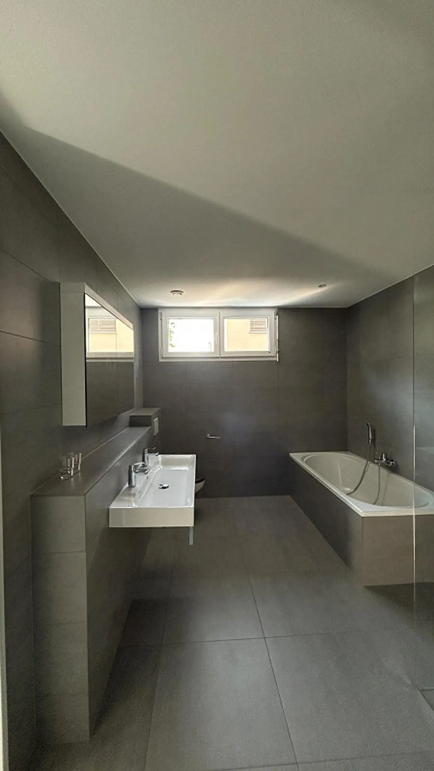 Appartement lumineux de 4,5 pièces au rez-de-chaussée avec terrasse - Photo 11 sur 12