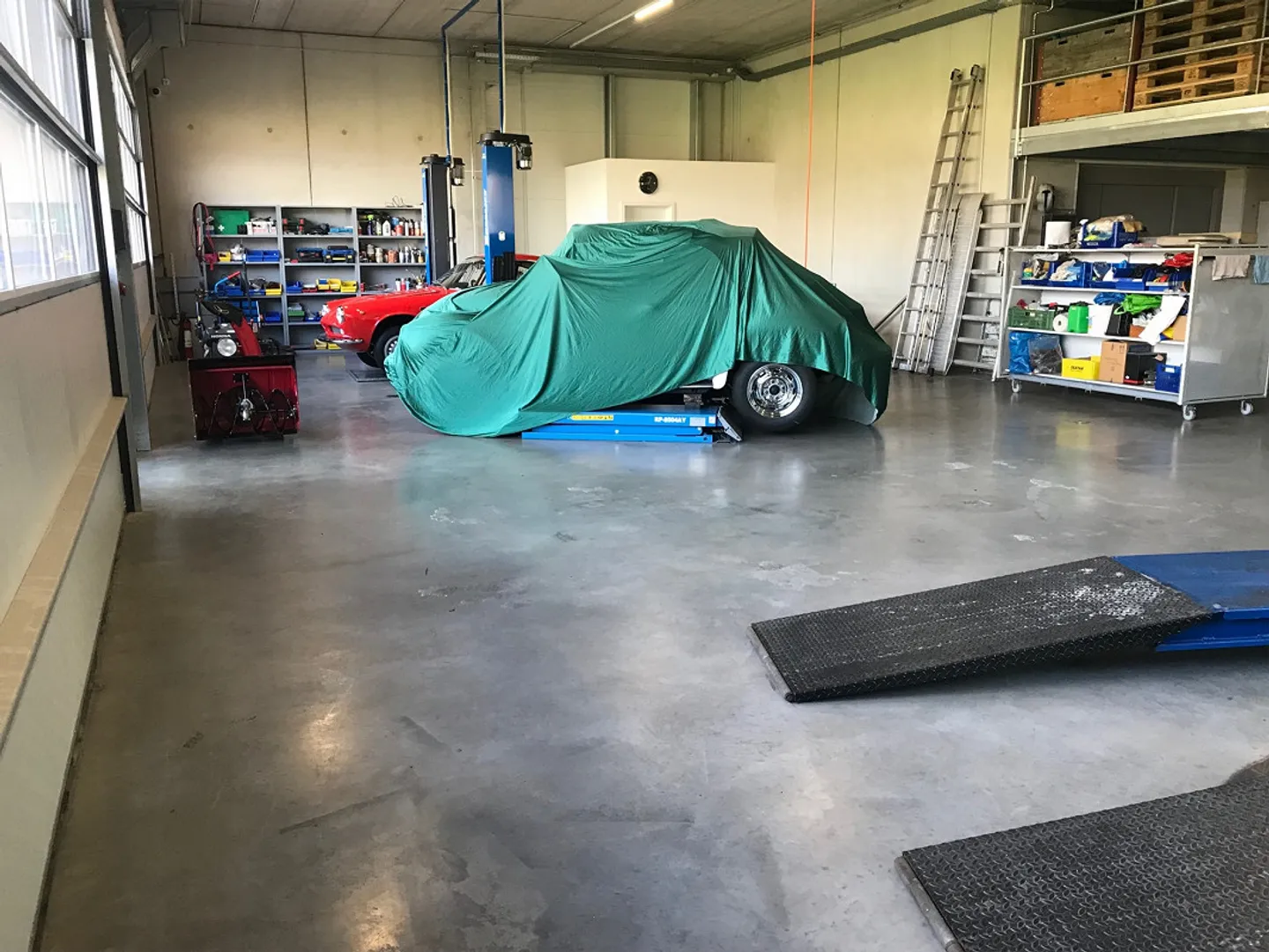 Espace de stockage, sellier, peintre, vernisseur, travail de tôle, pièce. Portes de voiture... - Photo 1 sur 3