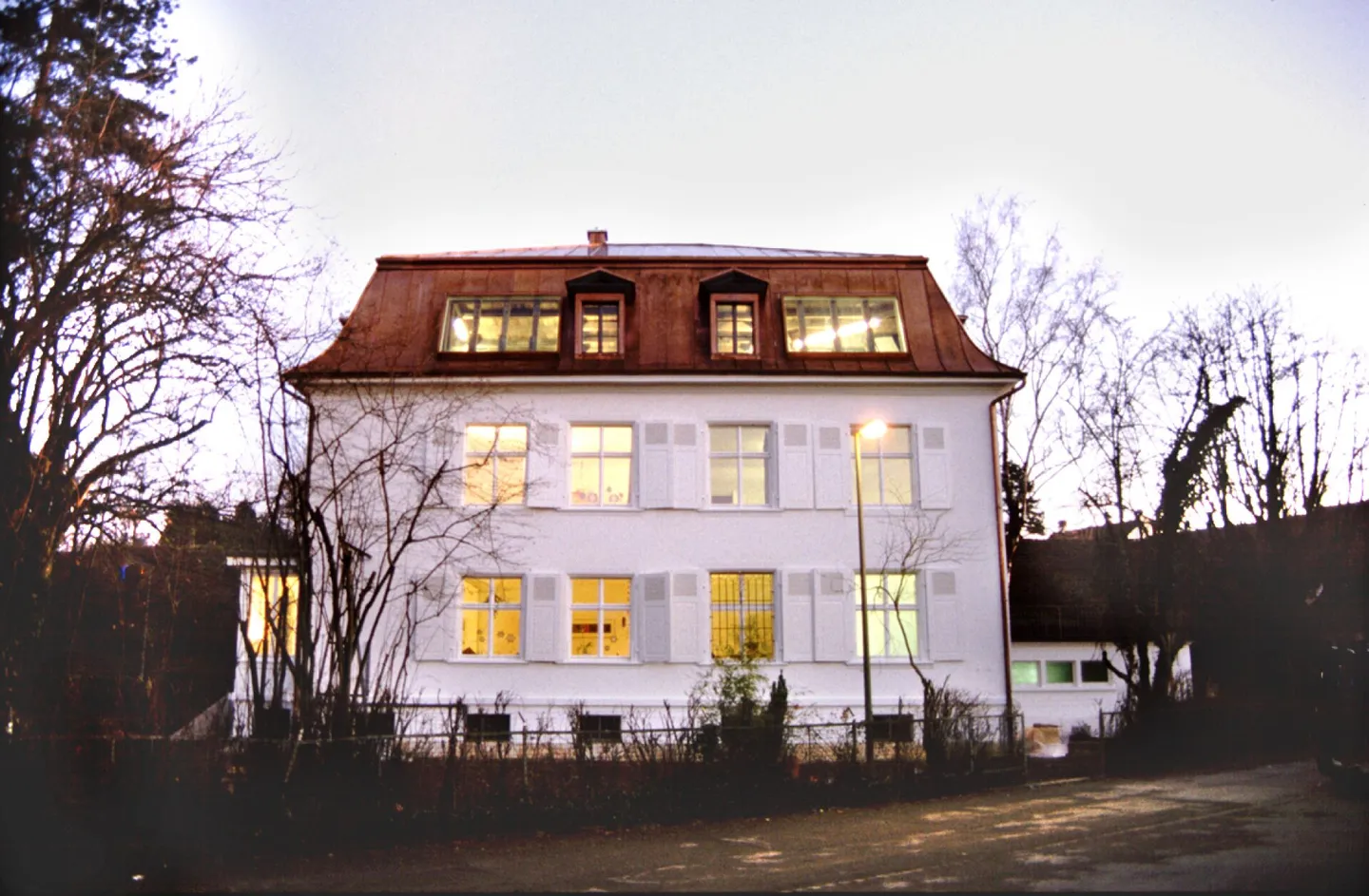2.5-Room Ground Floor Apartment with Garden Patio! - Photo 2 of 8