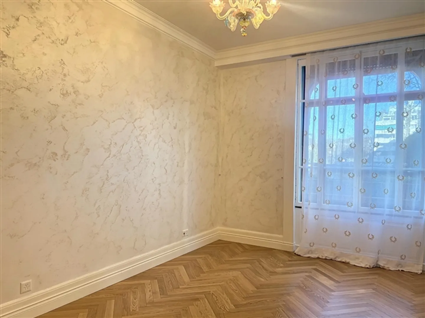 Representative Apartment (partially furnished) with Garden. Rare Item - Photo 7 of 9