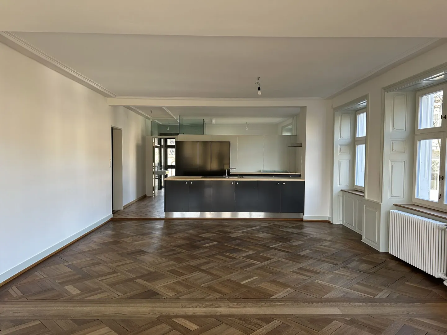 2.5-Room Ground Floor Apartment with Garden Patio! - Photo 5 of 8