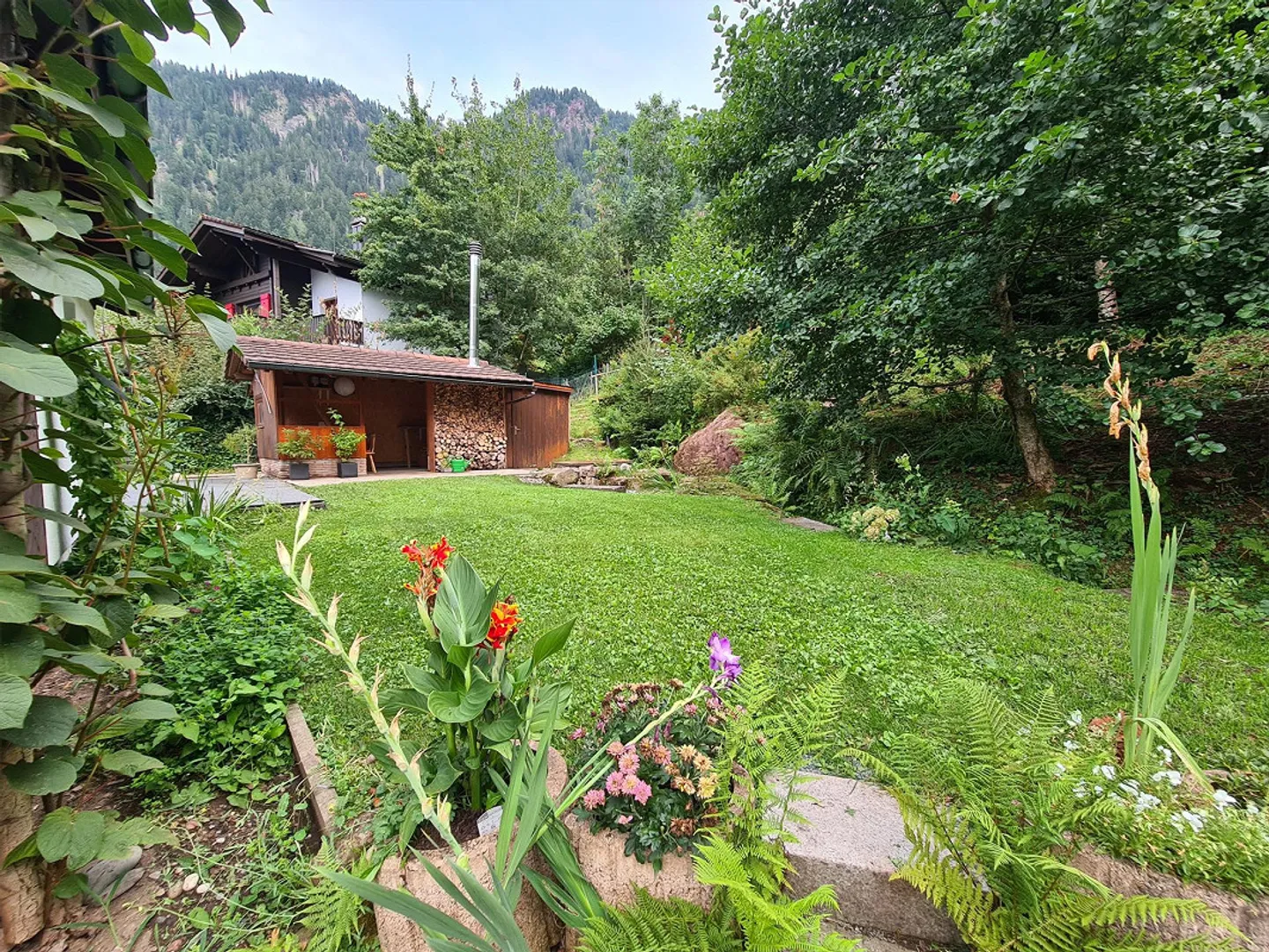 Charmantes Einfamilienhaus mit Garten - Foto 2 von 30