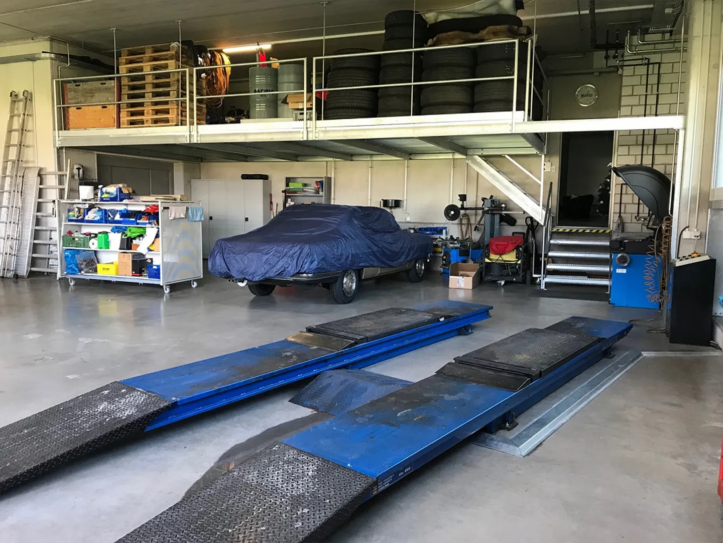 Espace de stockage, sellier, peintre, vernisseur, travail de tôle, pièce. Portes de voiture... - Photo 2 sur 3