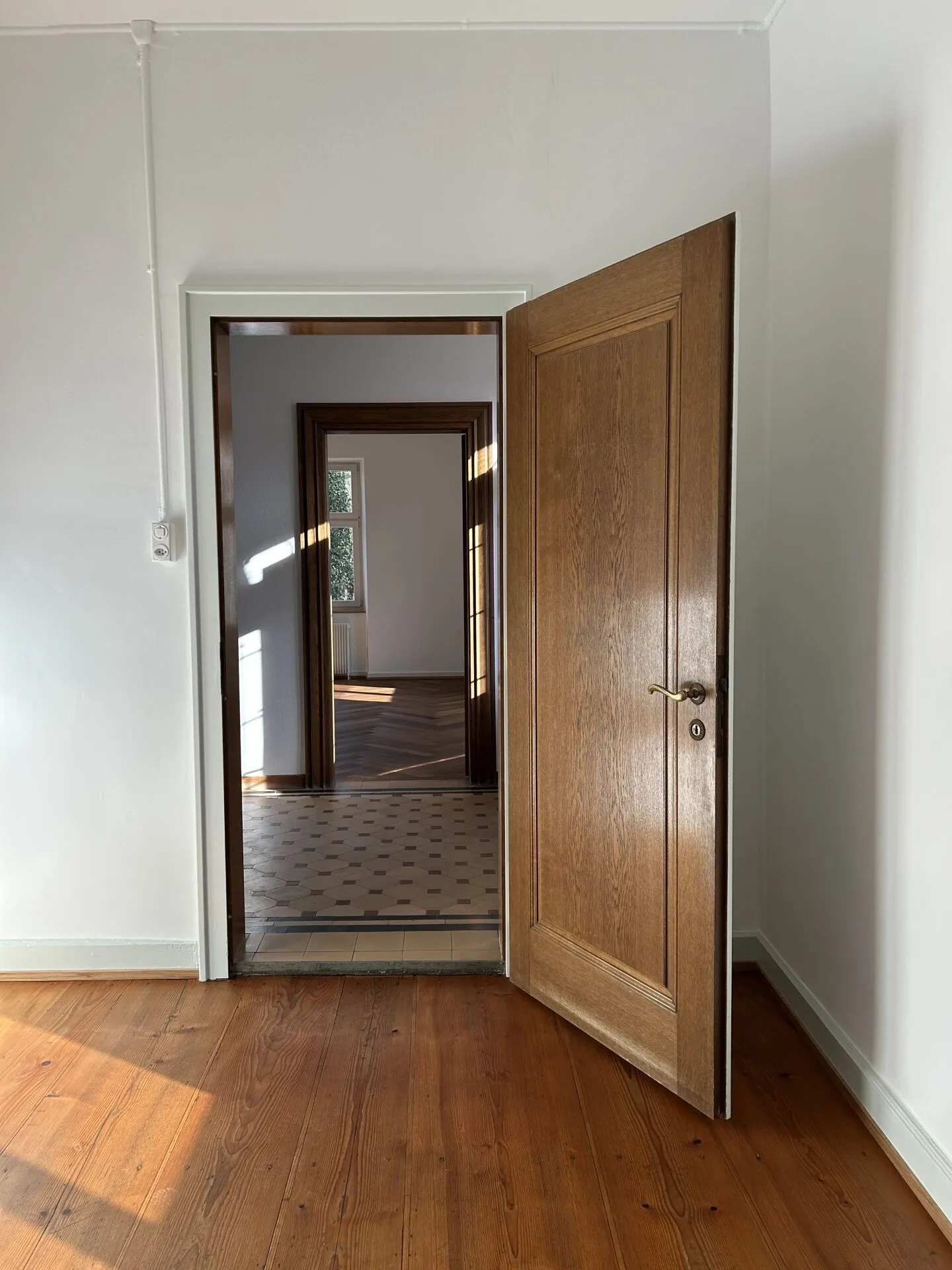 Spacious 4.5-room ground floor apartment with garden seating area! - Photo 11 of 12