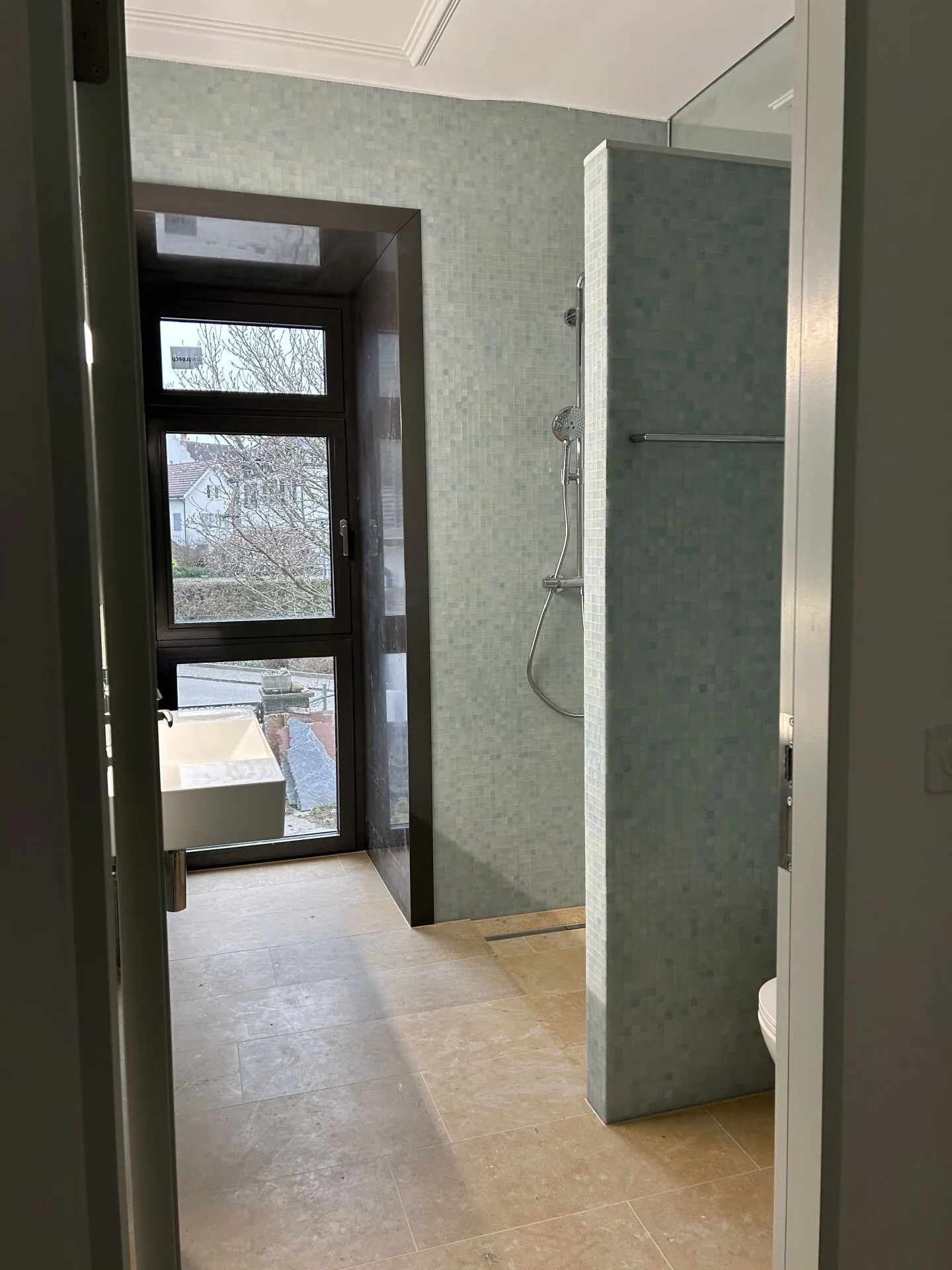 2.5-Room Ground Floor Apartment with Garden Patio! - Photo 7 of 8