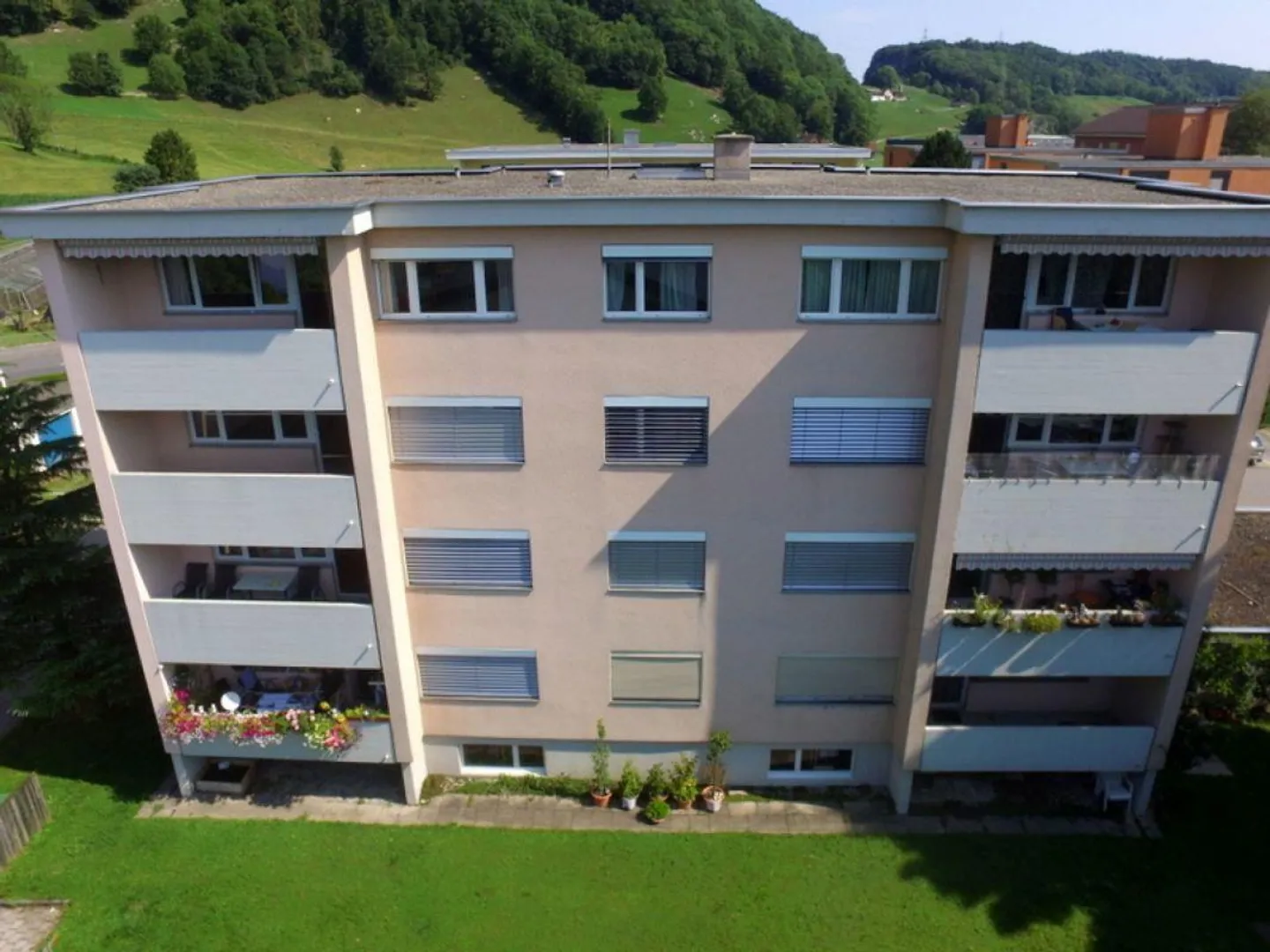 Appartamento luminoso e spazioso di 4,5 stanze con balcone - Foto 7 di 8