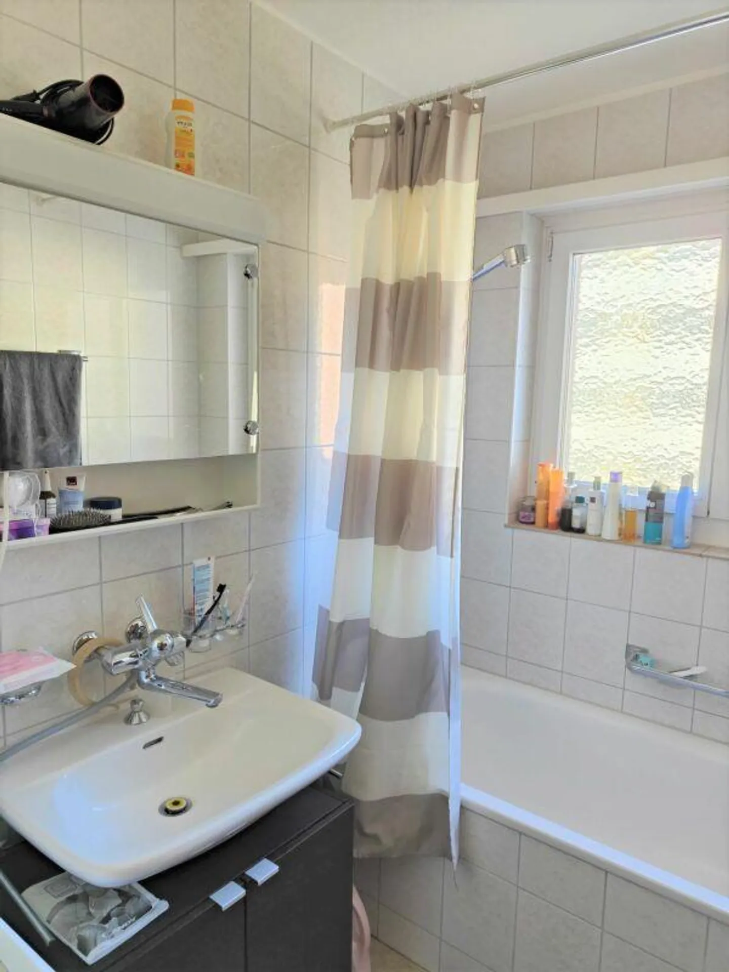 Appartamento luminoso e spazioso di 4,5 stanze con balcone - Foto 5 di 8