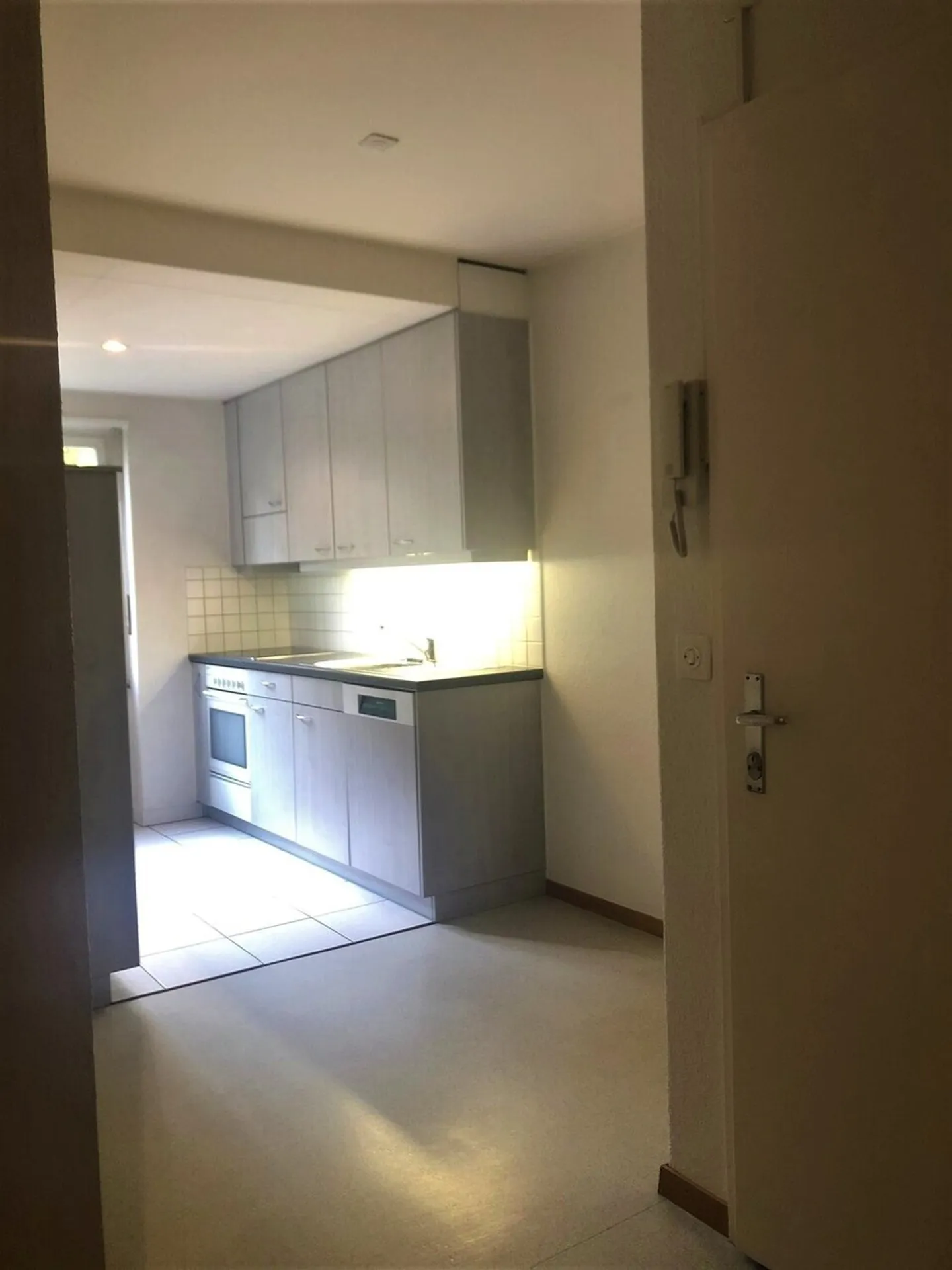 Centrally Located Apartment in Bern - Photo 2 of 4