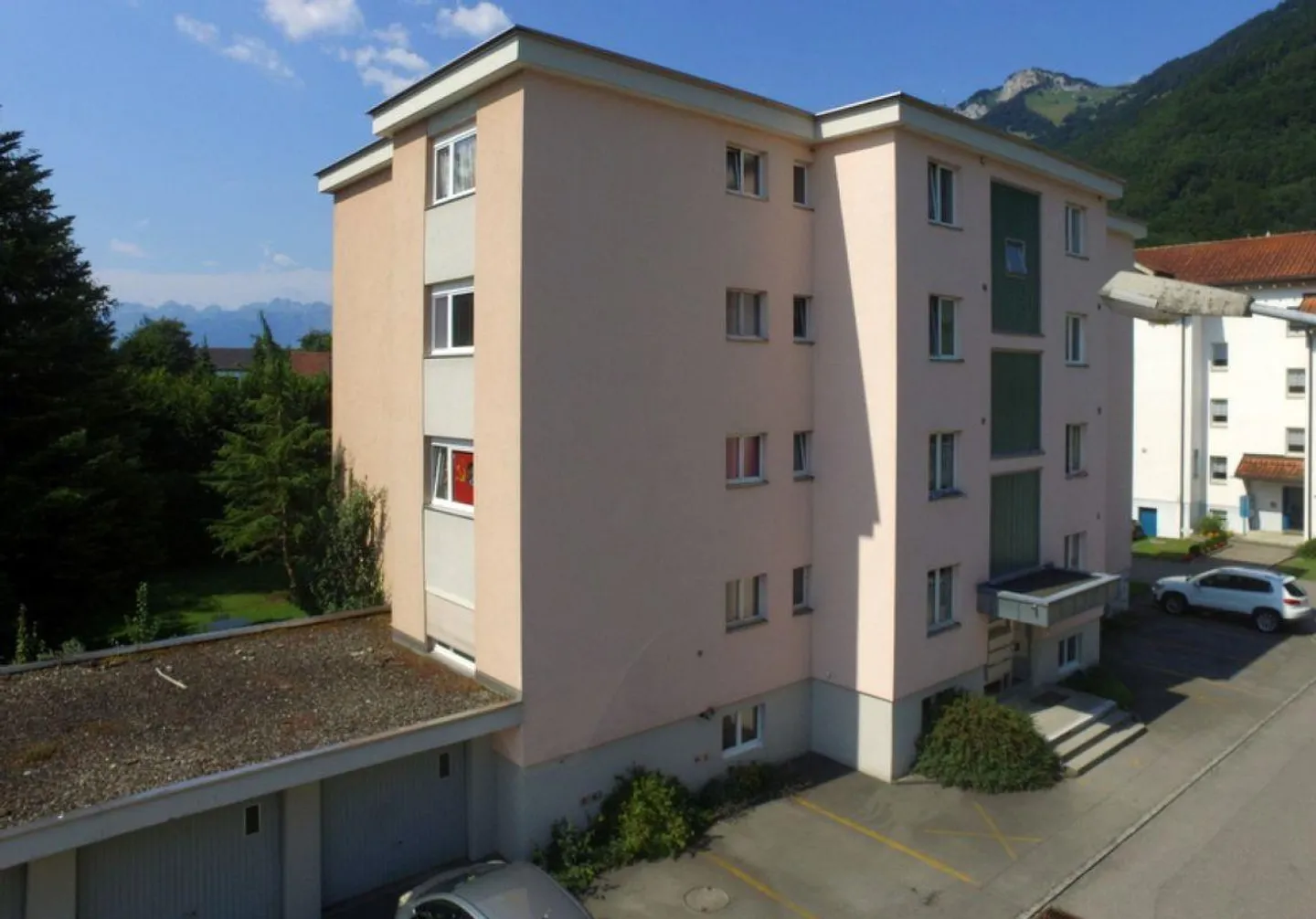 Appartamento luminoso e spazioso di 4,5 stanze con balcone - Foto 8 di 8