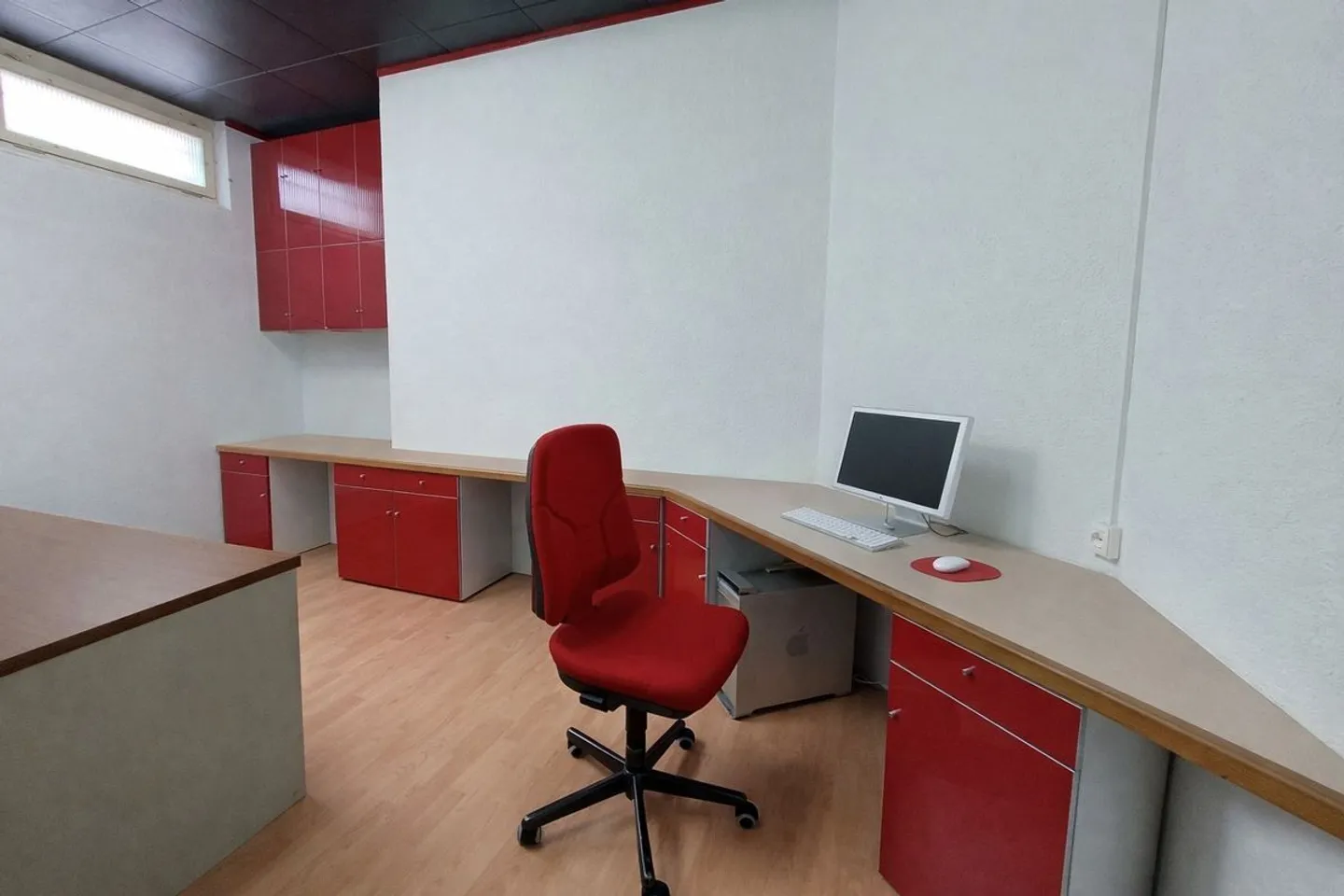 HERVORRAGENDE HANDELSFLÄCHE VON 470M² AN EINEM SEHR BELEBTEN ACHSEN - Foto 6 von 8