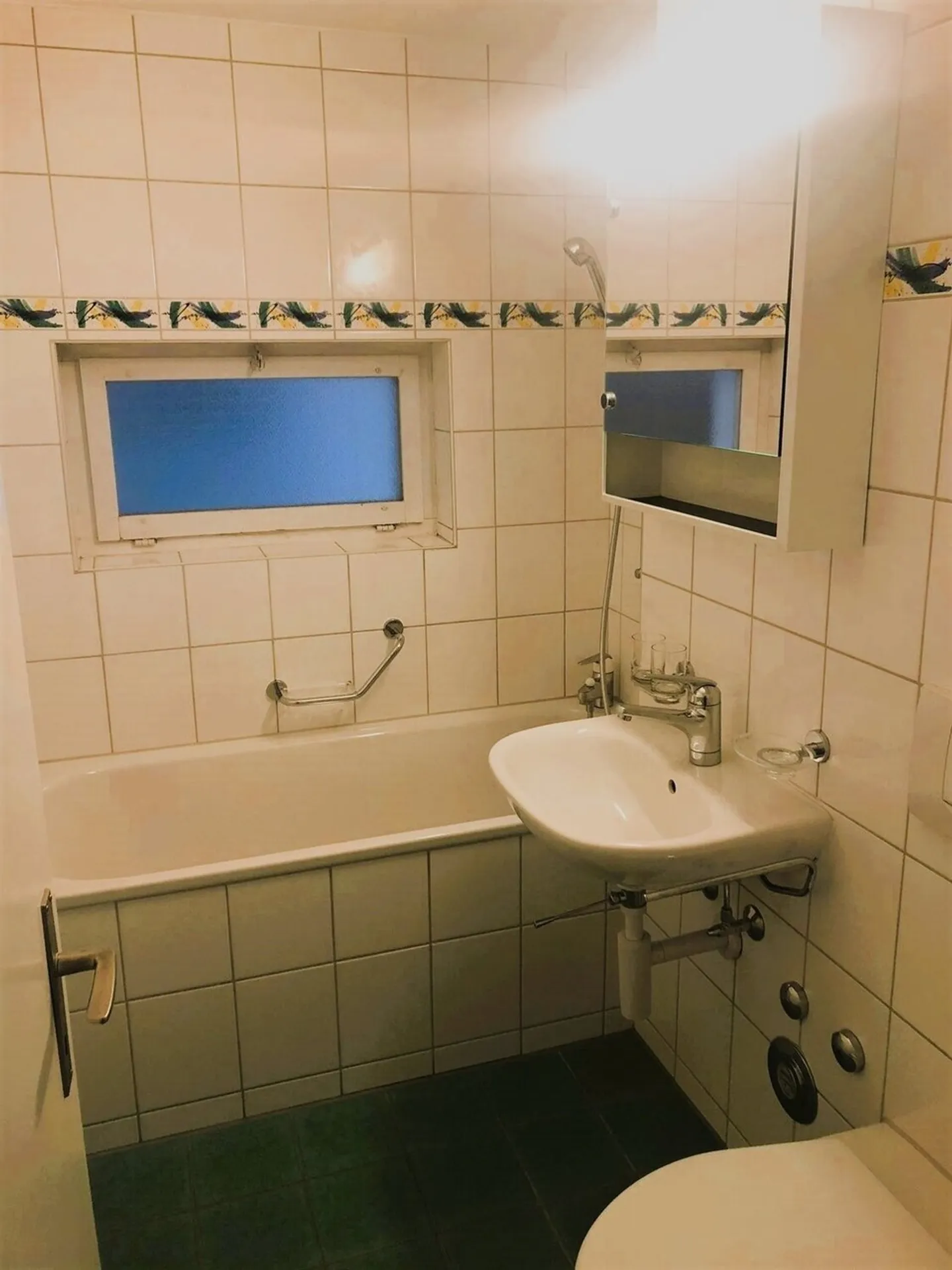 Centrally Located Apartment in Bern - Photo 4 of 4