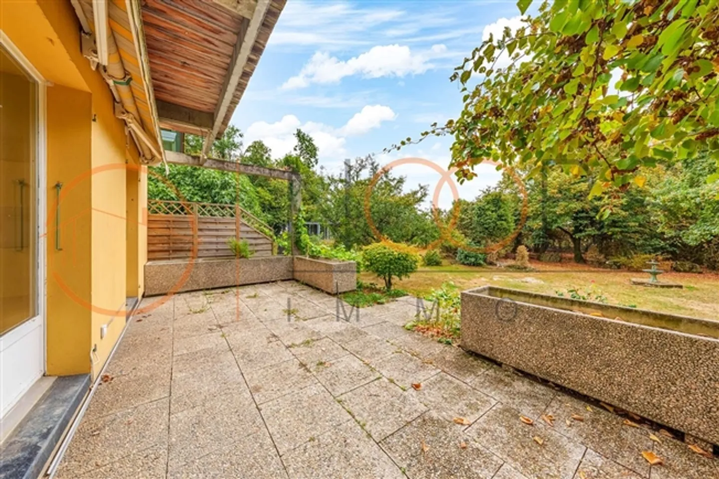 6.5-Room Single-Family House with Large Garden - Photo 6 of 16