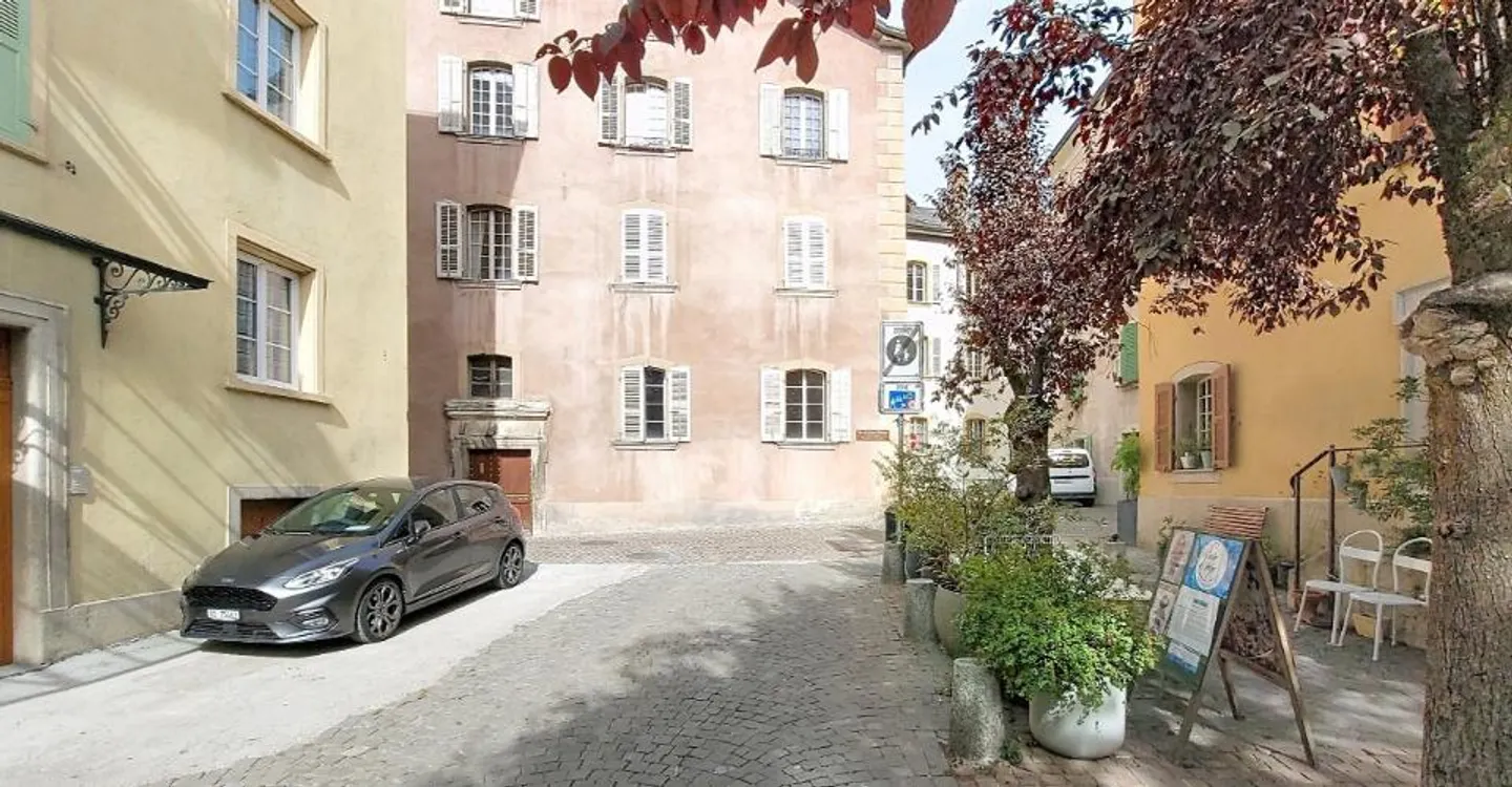 Sion, historic house in the heart of the old town consisting of 5 apartments and 2 offices - Photo 5 of 23