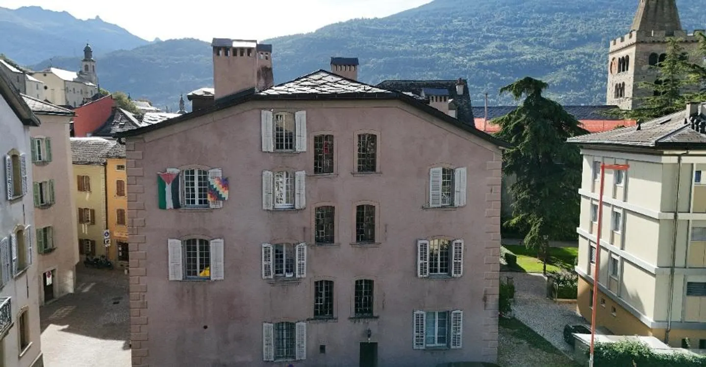 Sion, historic house in the heart of the old town consisting of 5 apartments and 2 offices - Photo 2 of 23