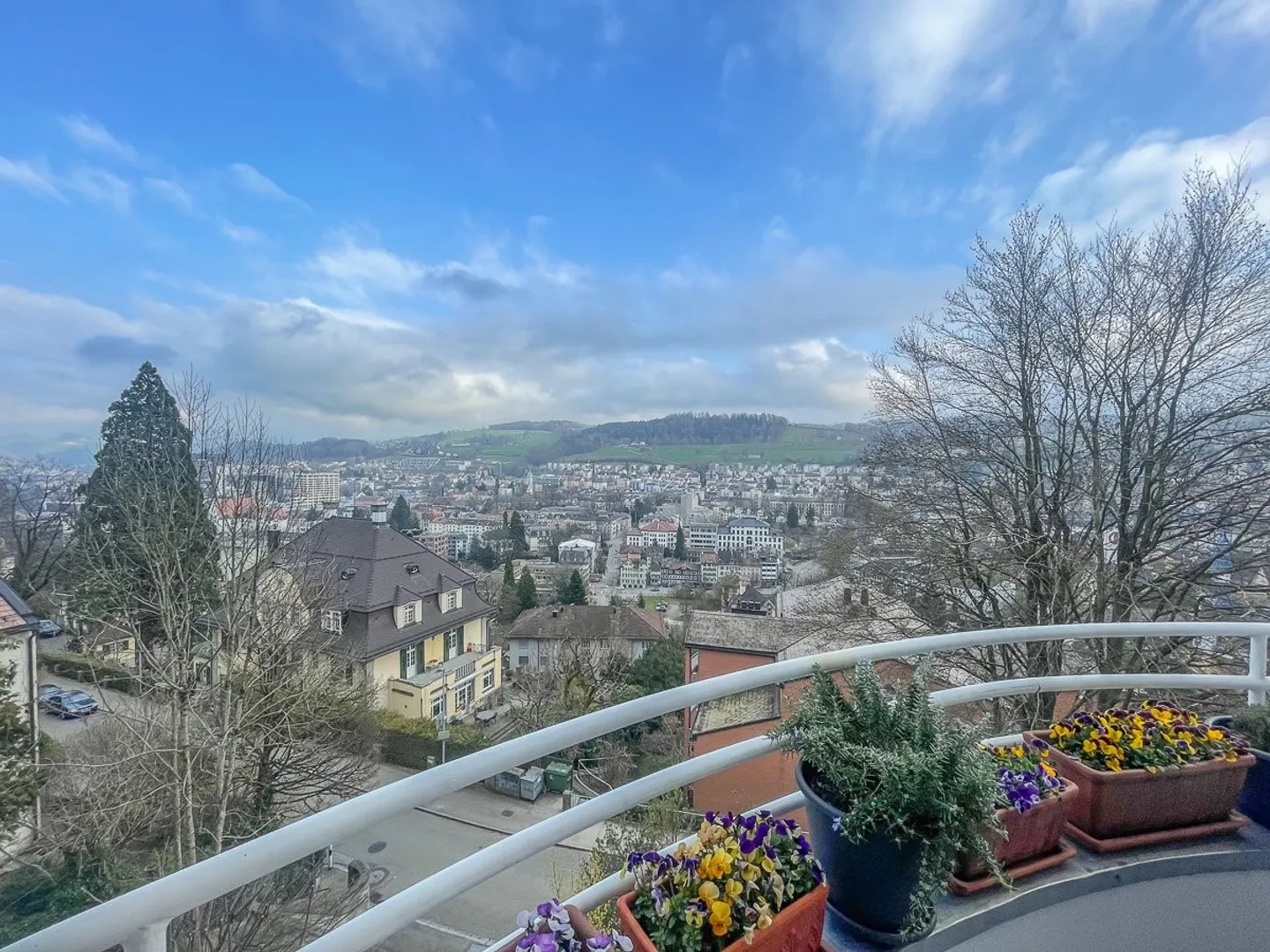 Exklusive 7-Zimmer Wohnung mit  Sicht über die Stadt St. Gallen - Foto 1 von 8
