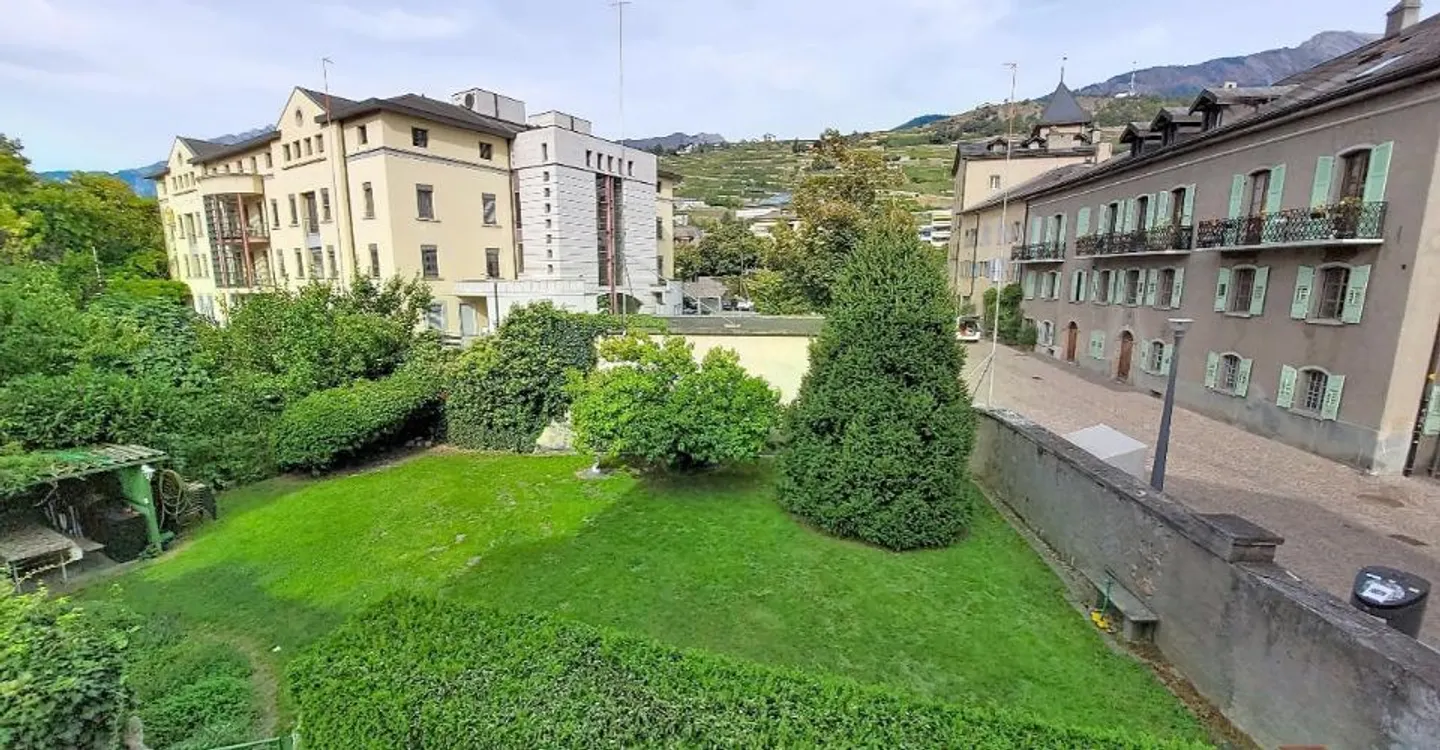 Sion, historic house in the heart of the old town consisting of 5 apartments and 2 offices - Photo 17 of 23