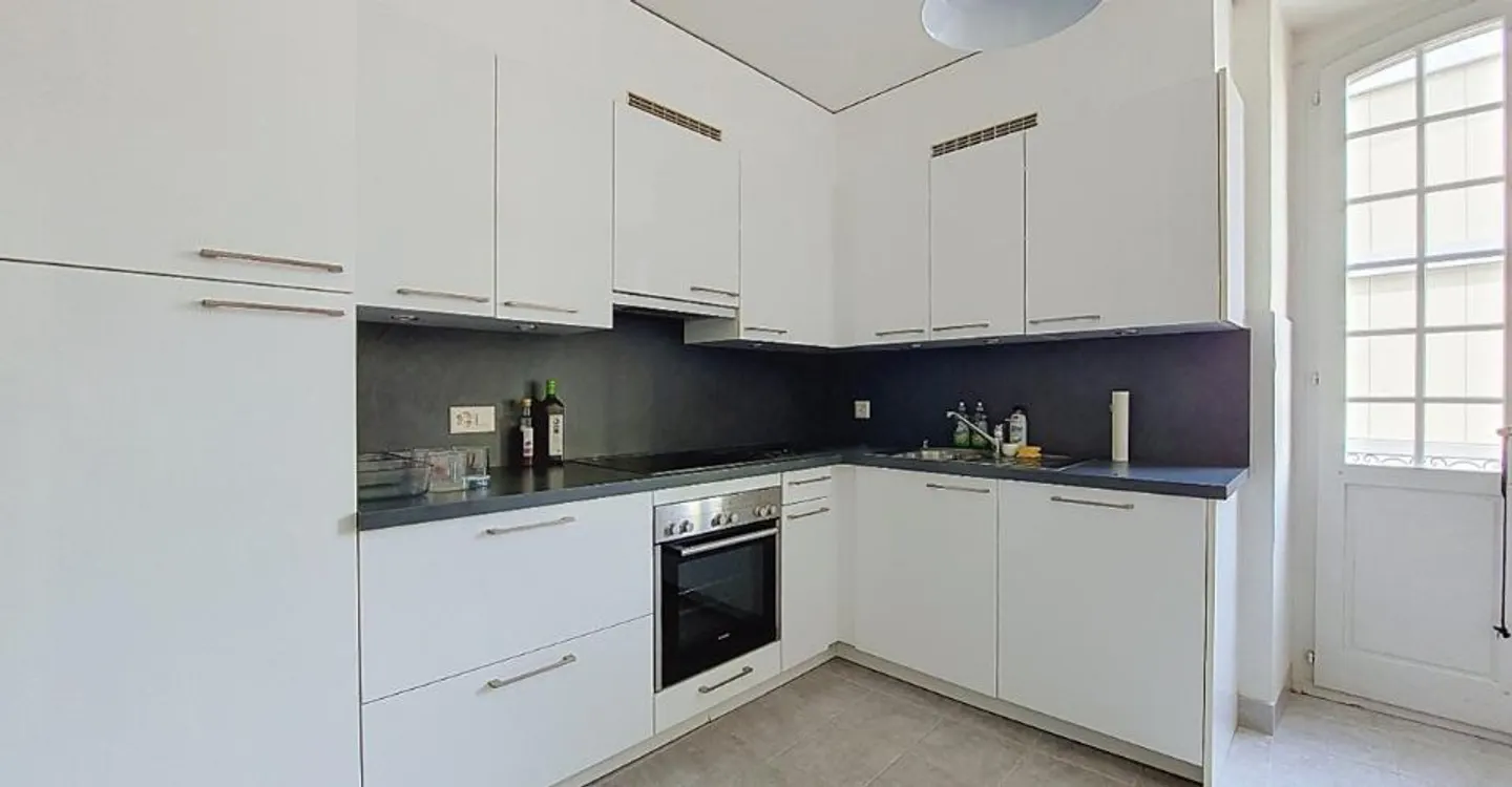 Sion, historic house in the heart of the old town consisting of 5 apartments and 2 offices - Photo 19 of 23