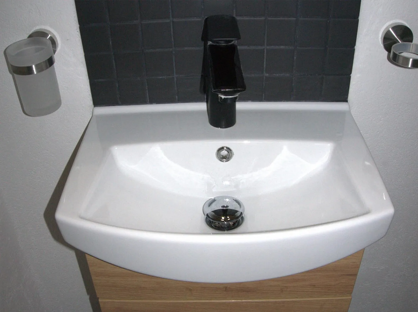 Petite, nouvellement rénovée appartement de 1,5 pièce dans un emplacement en pente proche de la nature - Photo 4 sur 10