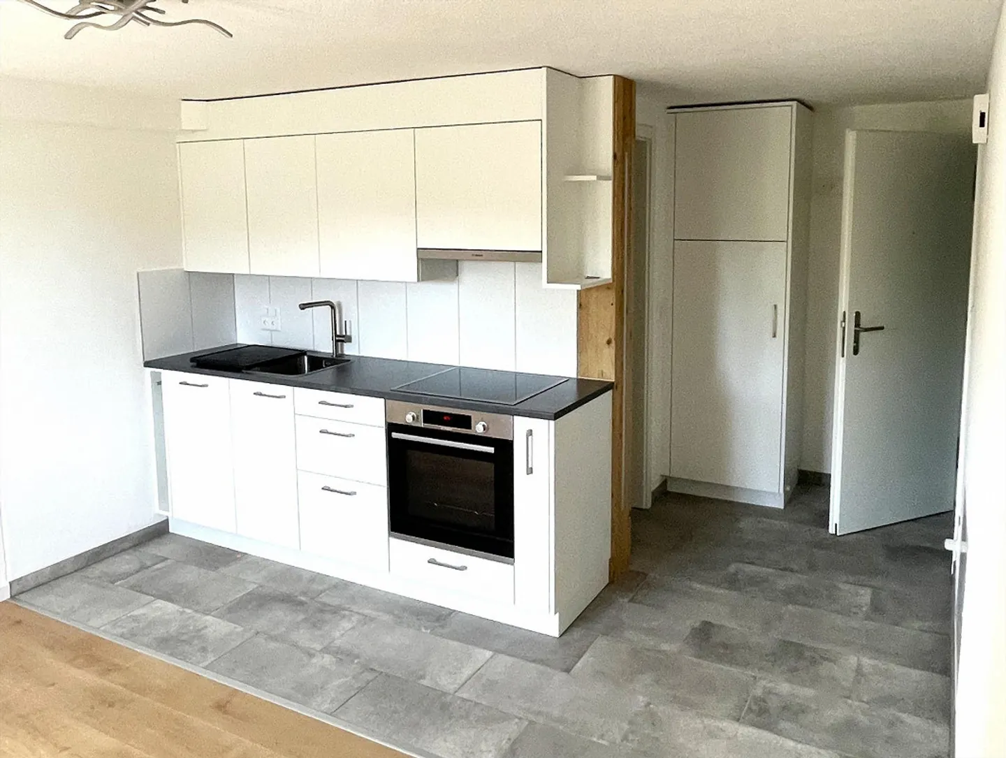 Petite, nouvellement rénovée appartement de 1,5 pièce dans un emplacement en pente proche de la nature - Photo 2 sur 10