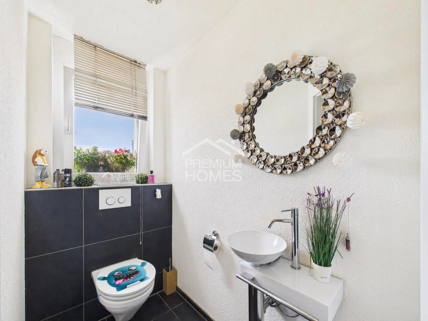 Family idyll with development potential - Photo 8 of 10