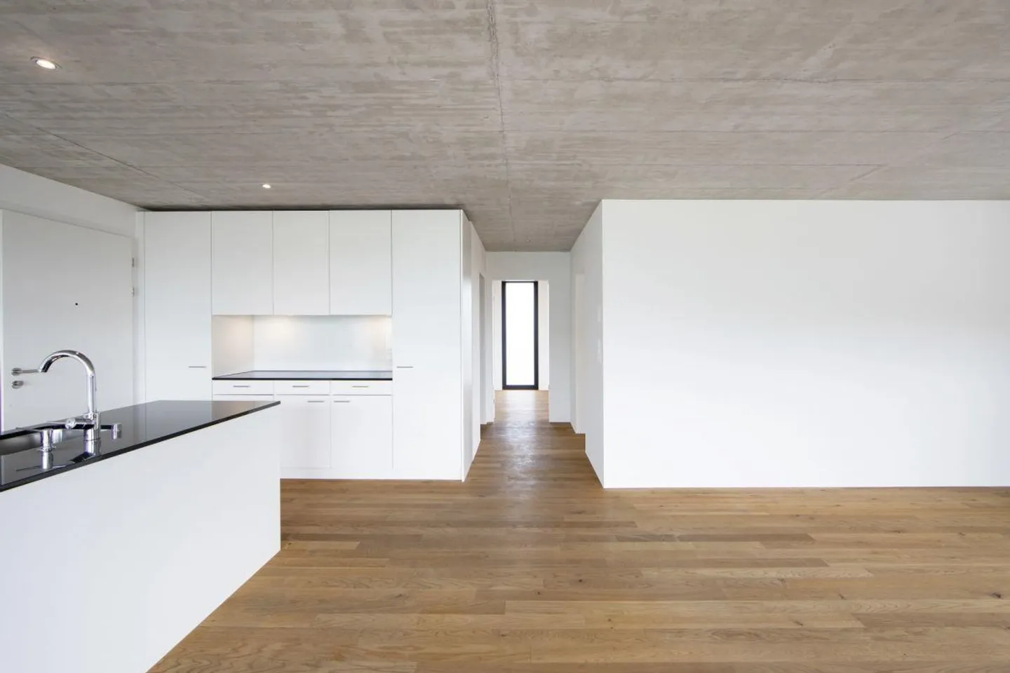 Appartement de 3,5 pièces au rez-de-chaussée inondé de lumière à louer - Photo 1 sur 6