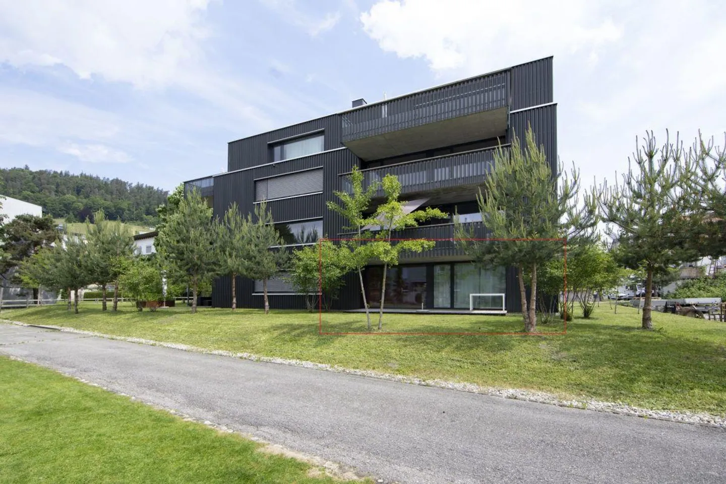 Appartement de 3,5 pièces au rez-de-chaussée inondé de lumière à louer - Photo 3 sur 6