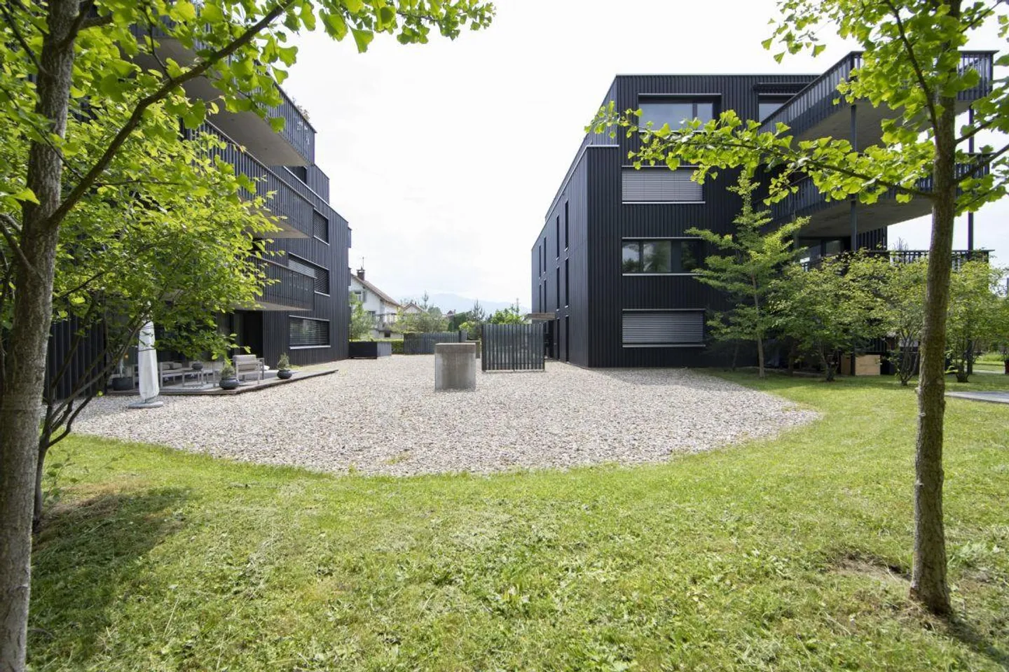 Appartement de 3,5 pièces au rez-de-chaussée inondé de lumière à louer - Photo 4 sur 6