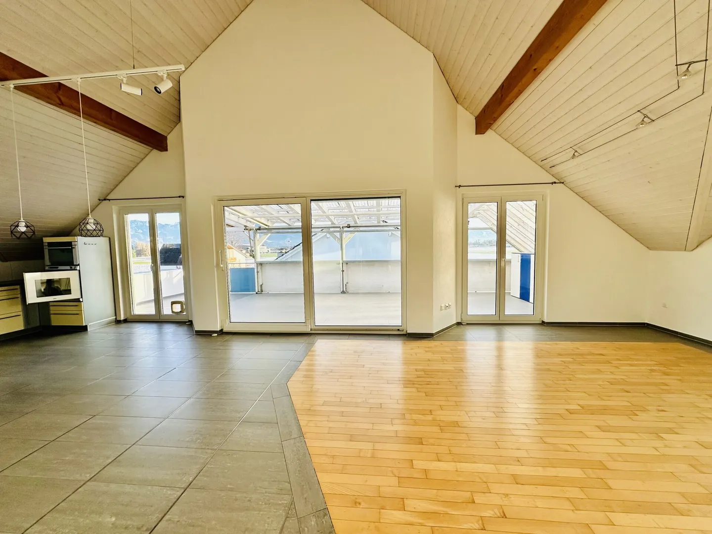 LUCE, QUIETE, SPAZIO E PANORAMA MONTANO - Foto 2 di 7