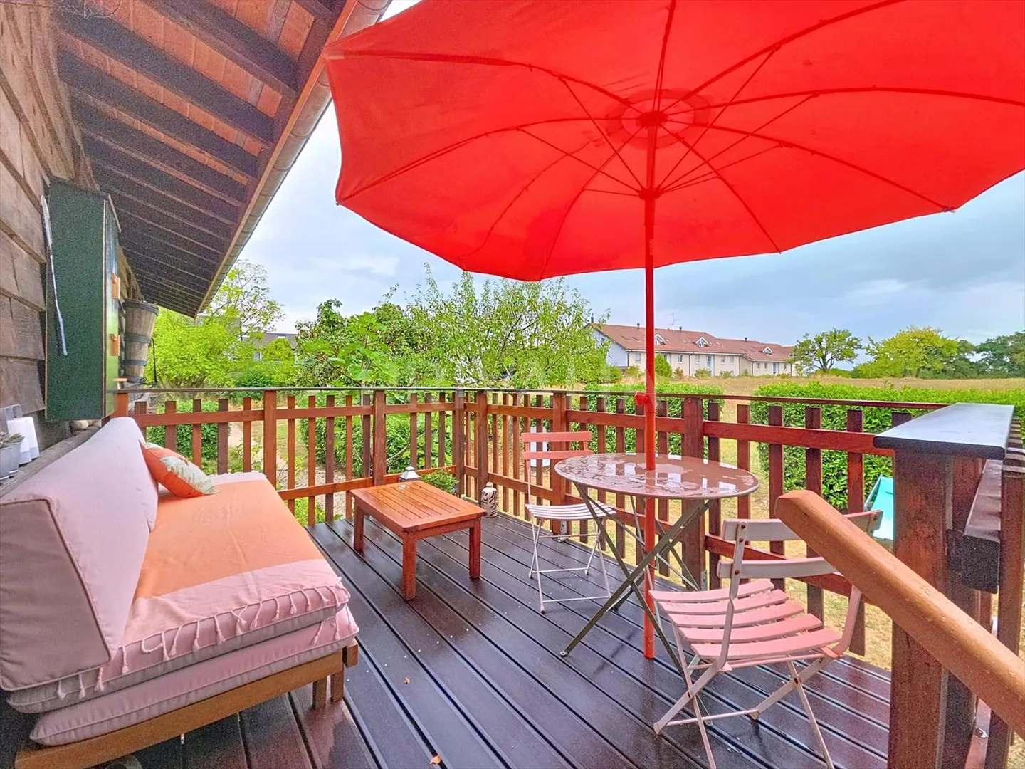 Wohnung im Loftstil in einem renovierten Bauernhaus mit Terrasse und Garten - Foto 1 von 2