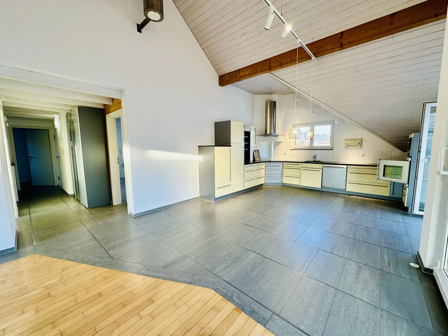 LUCE, QUIETE, SPAZIO E PANORAMA MONTANO - Foto 3 di 7