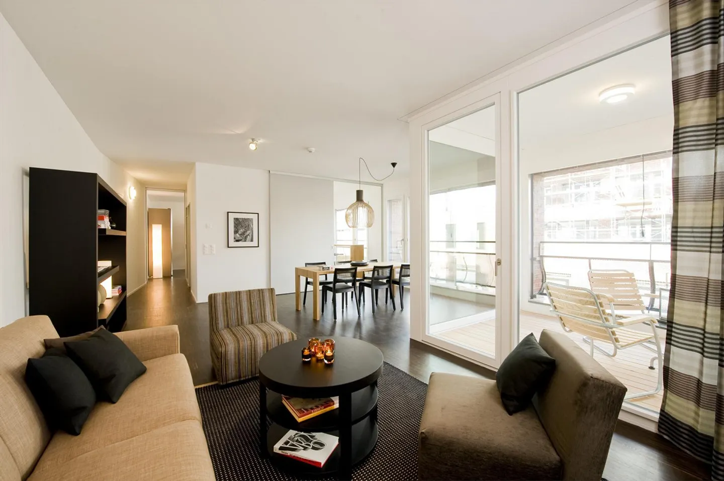 Living in the Square: High-Quality Expansion and Central Location - Photo 2 of 11