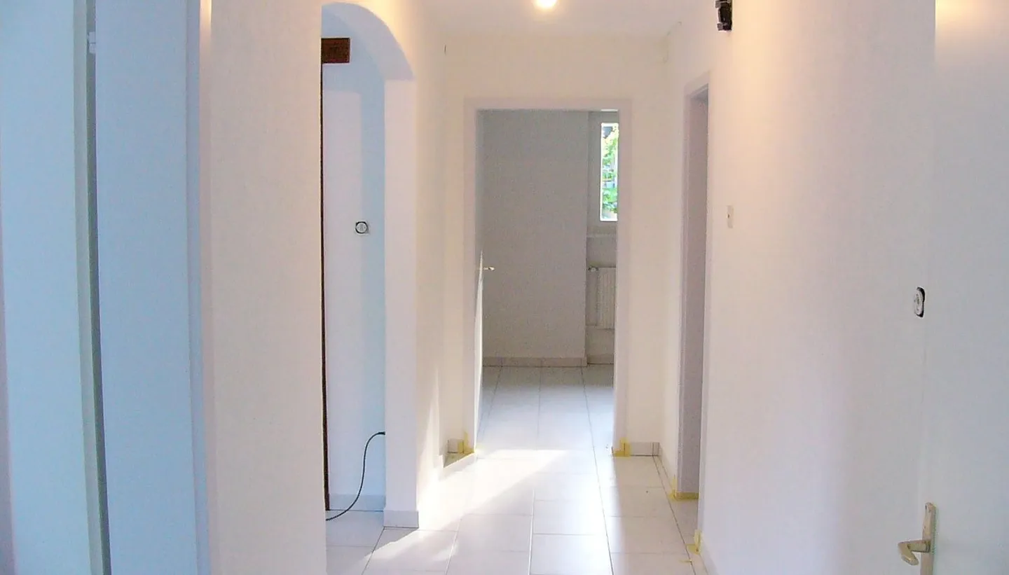 Appartement lumineux dans une maison individuelle de 3,5 pièces dans un endroit calme - Photo 3 sur 5