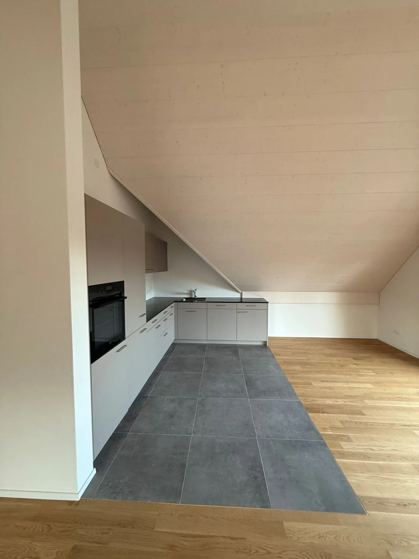First Rental: High Up - Stylish Penthouse with a View - Photo 11 of 18