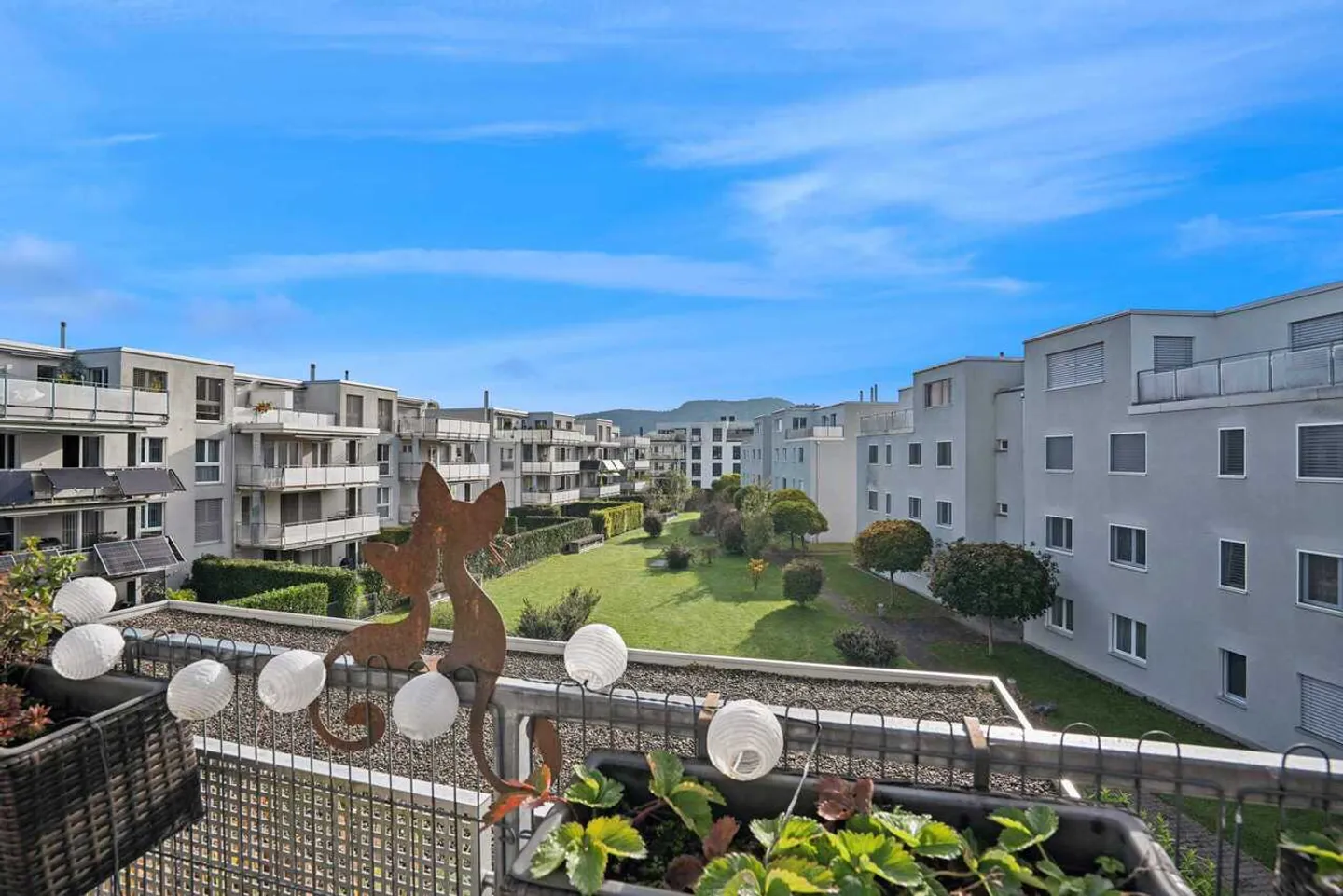 Bright 4.5-room penthouse with 3 terraces and panoramic view in Weiach - Photo 5 of 13